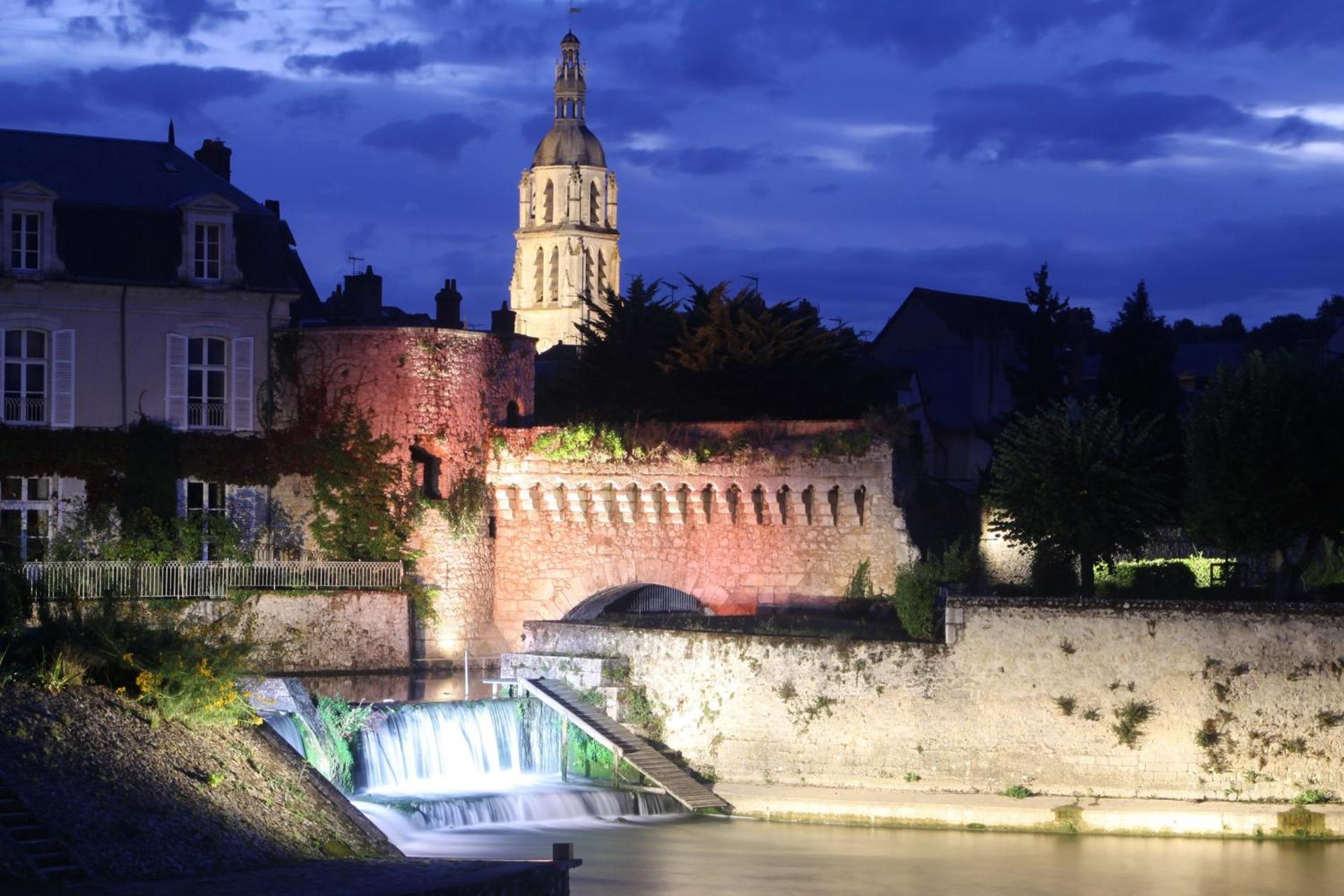 T2 rénové au coeur de Vendôme avec parking - Le Kozy