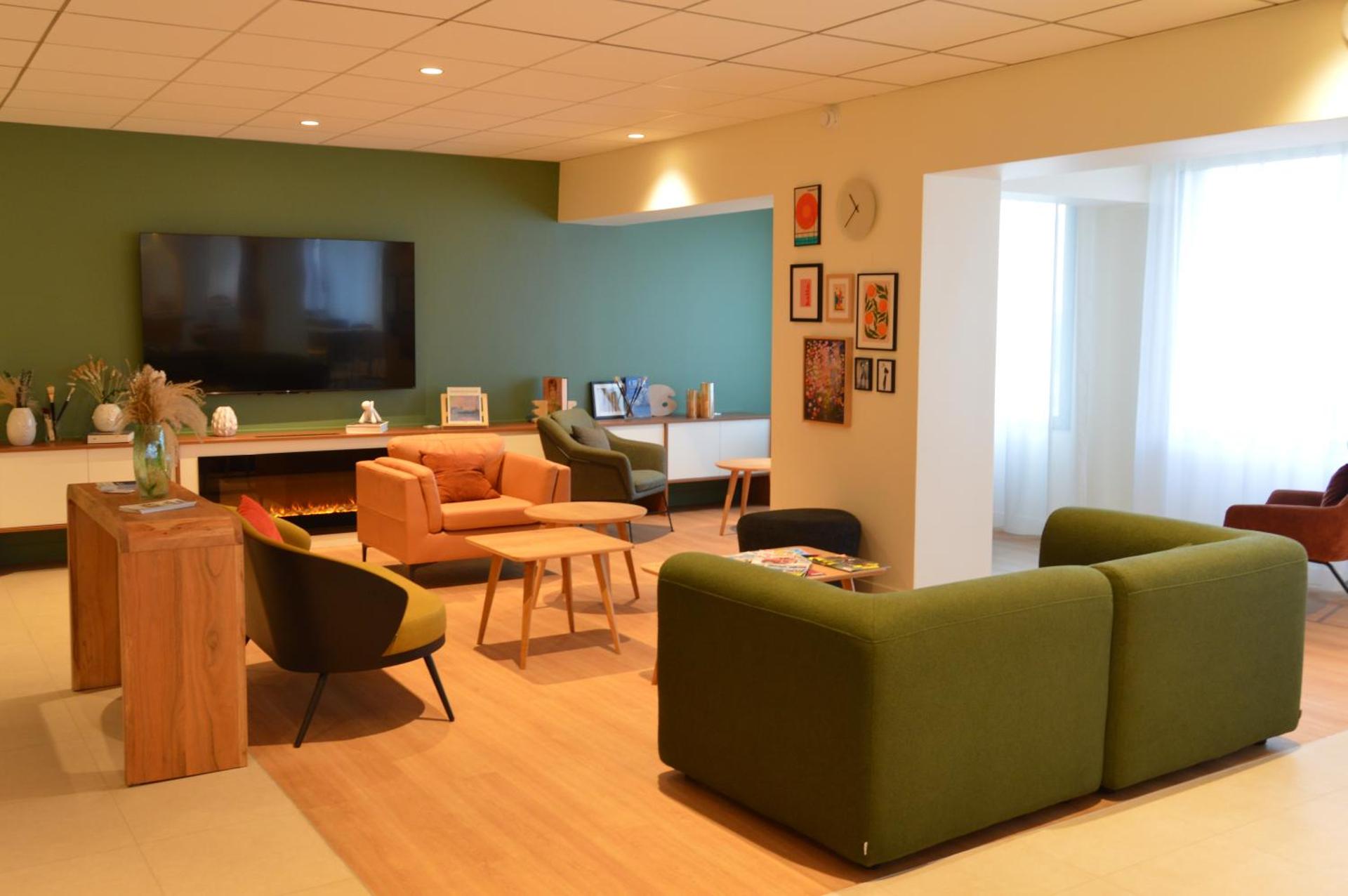 Communal lounge/ TV room