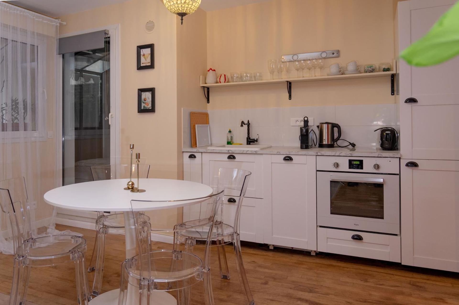 Large magnificent terrace (40 sq.m)