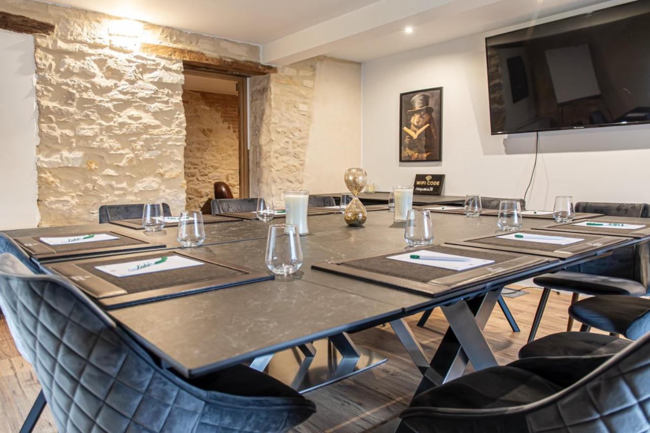 Meeting/conference room