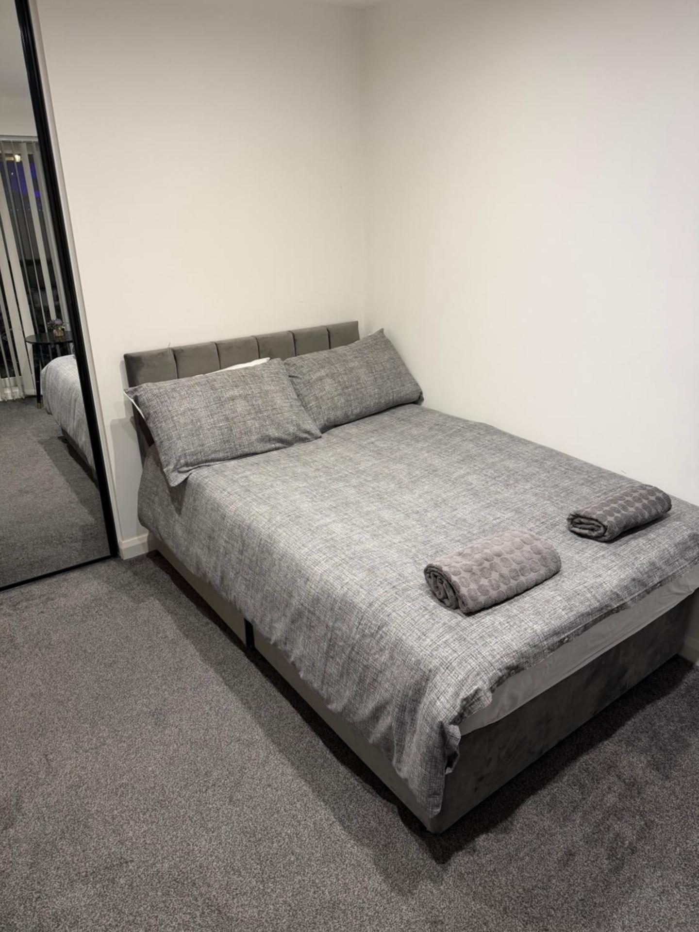 Newly constructed 3 bed town house next to the canal with Private Car Park