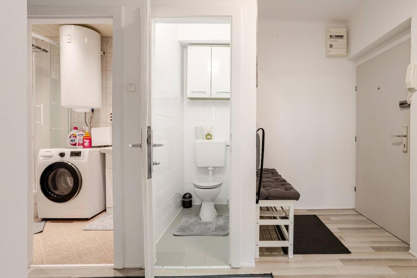 Big 1 Bedroom Apartment near Airport & City Center