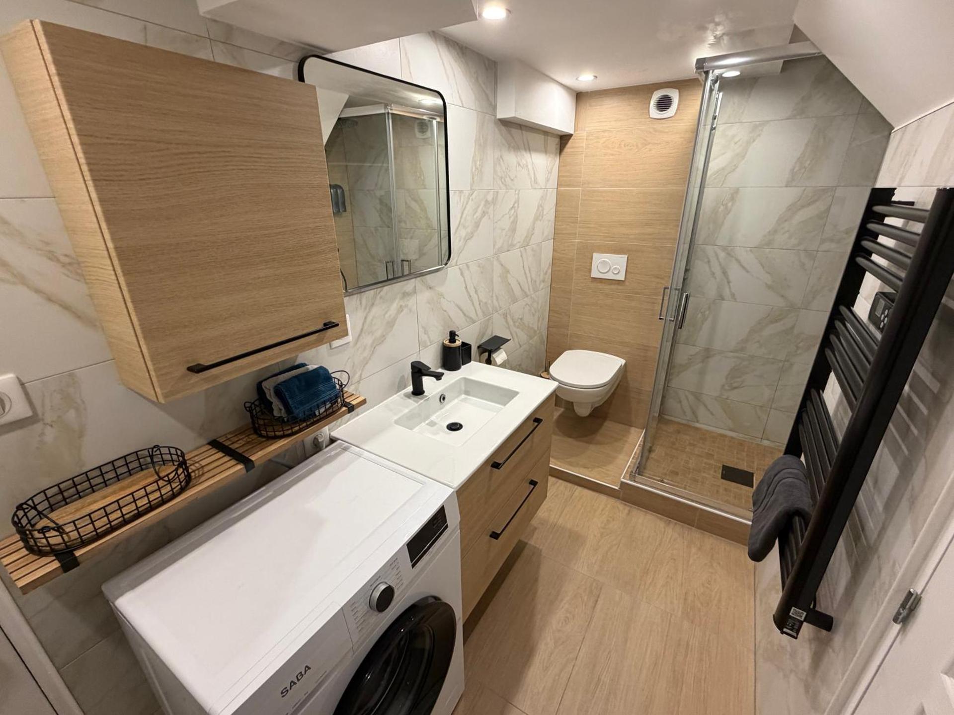 Très bel appartement type loft de 40 m2 dans maison avec parking privatif