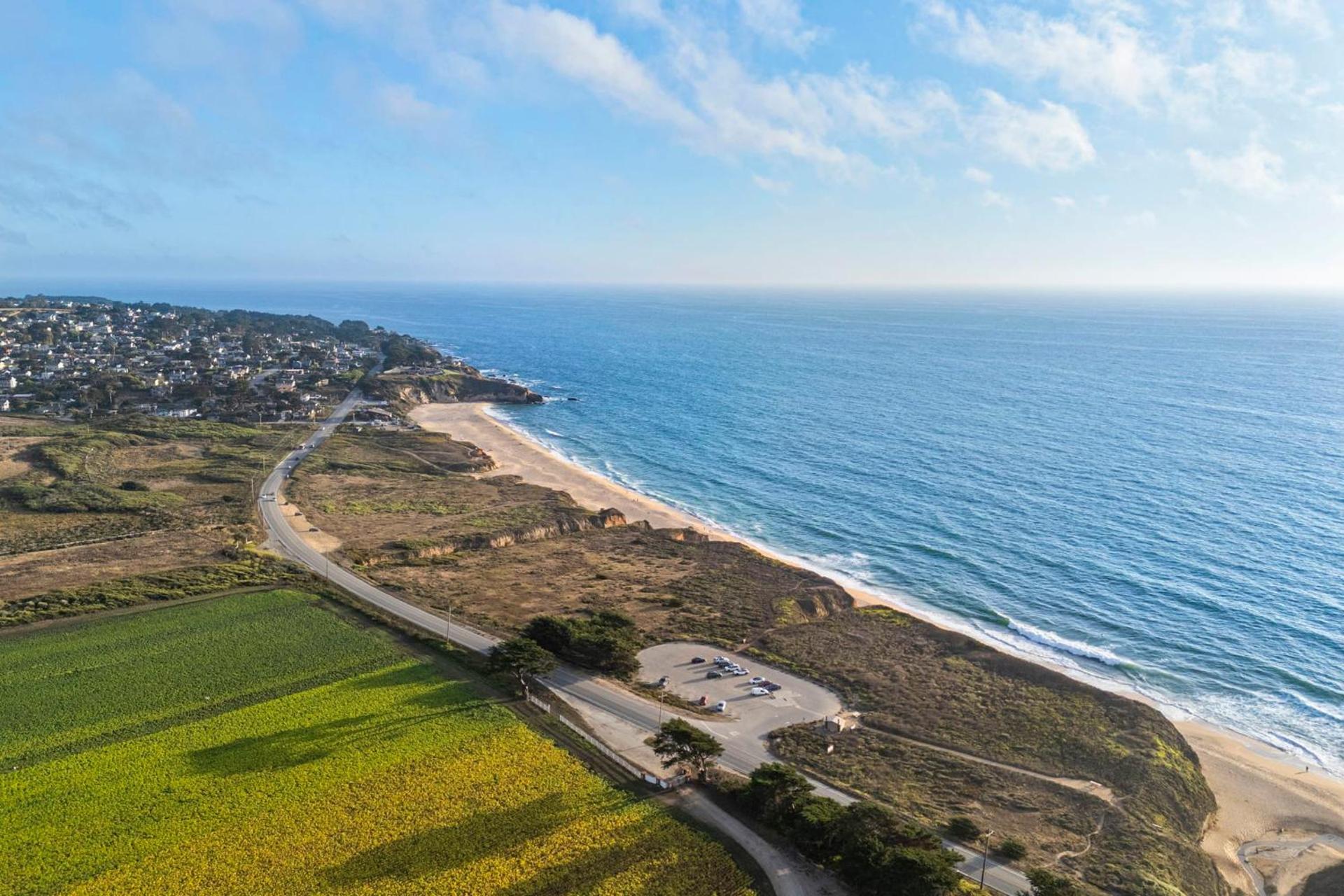 Oceanview Beach Home Walk to Beach Trails Food Family Activities