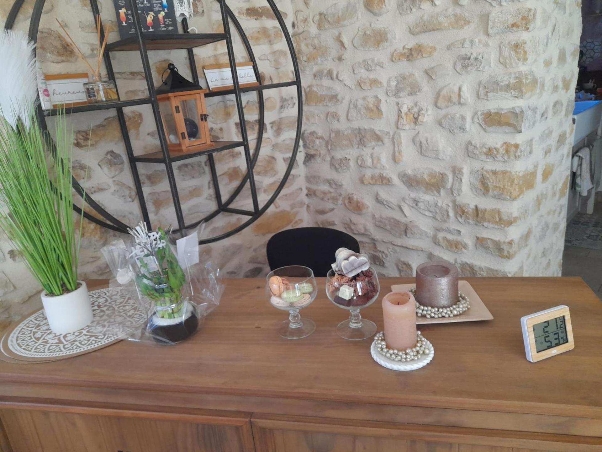 Mas en Pierre "entre Gard et Ardèche" avec jardin