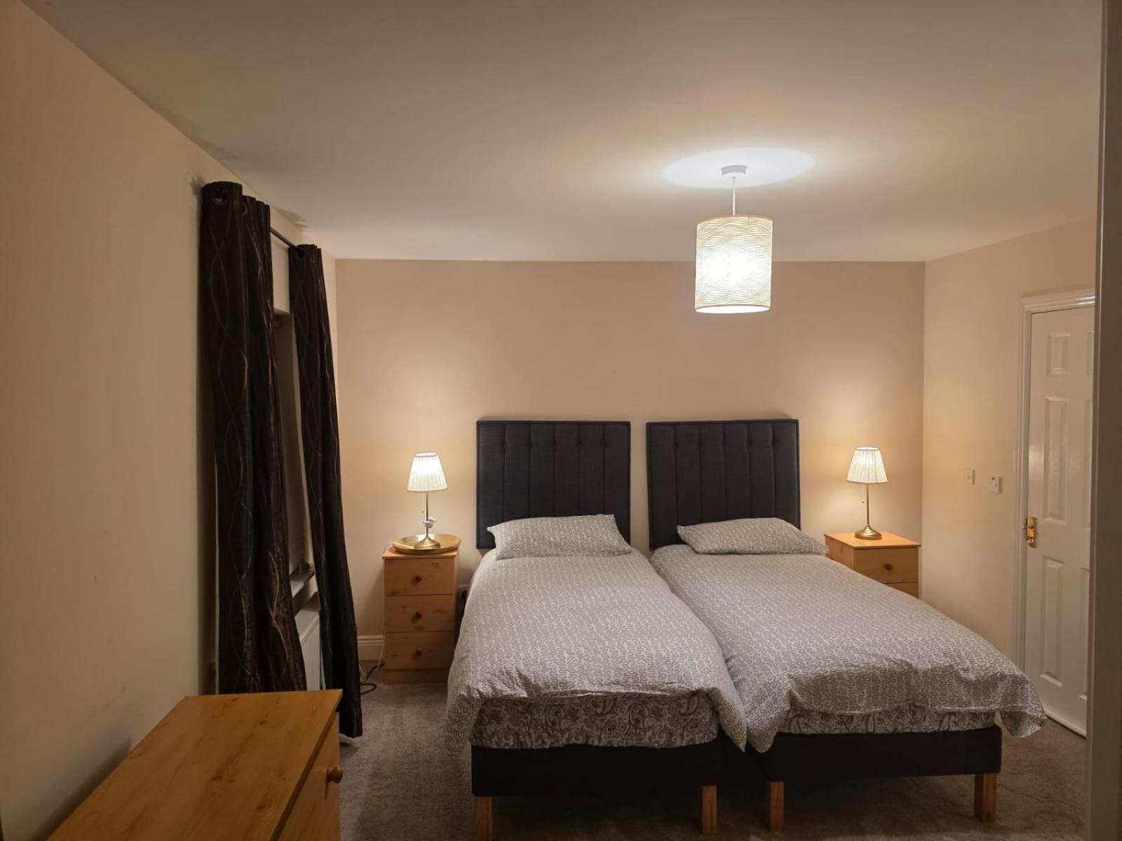 3 Cosy Bedrooms in a House 6 people