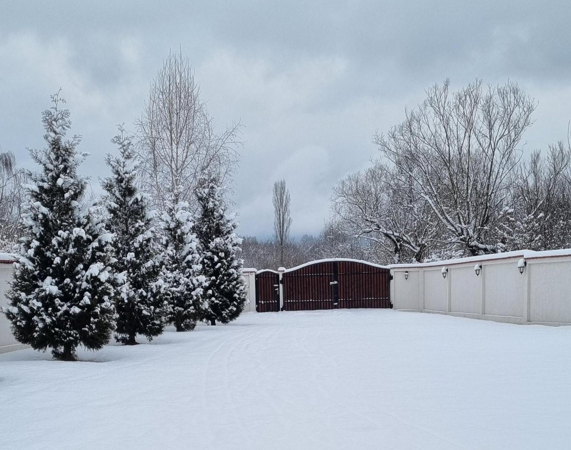 House - Sleeps up to 11 hot tub & free parking