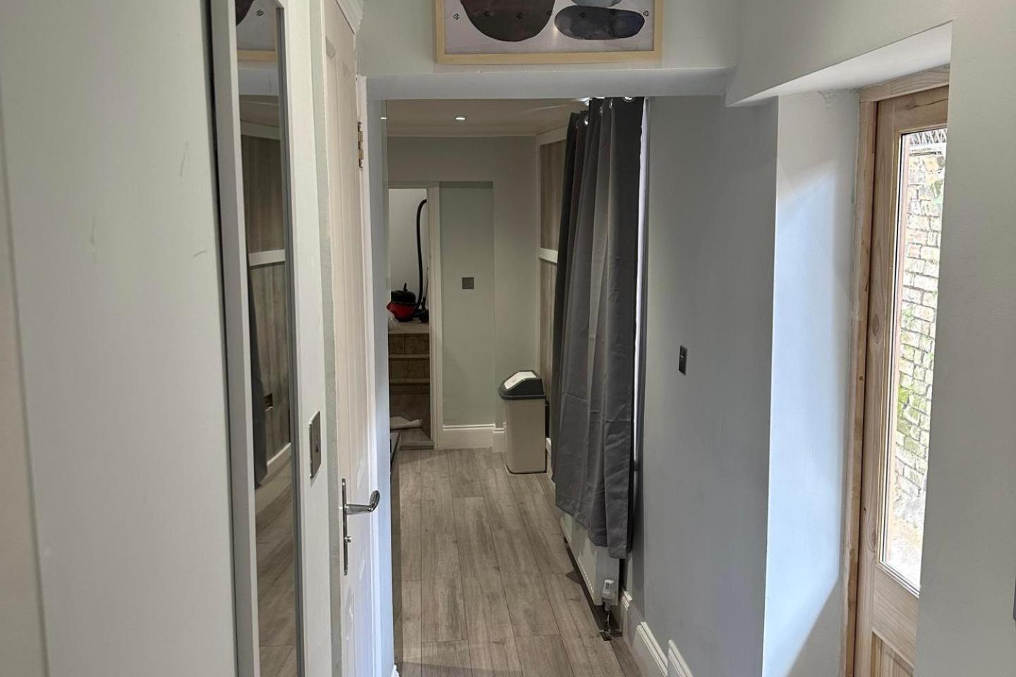 1-Bed - Sleeps 2 - Acton Park & Stn Close