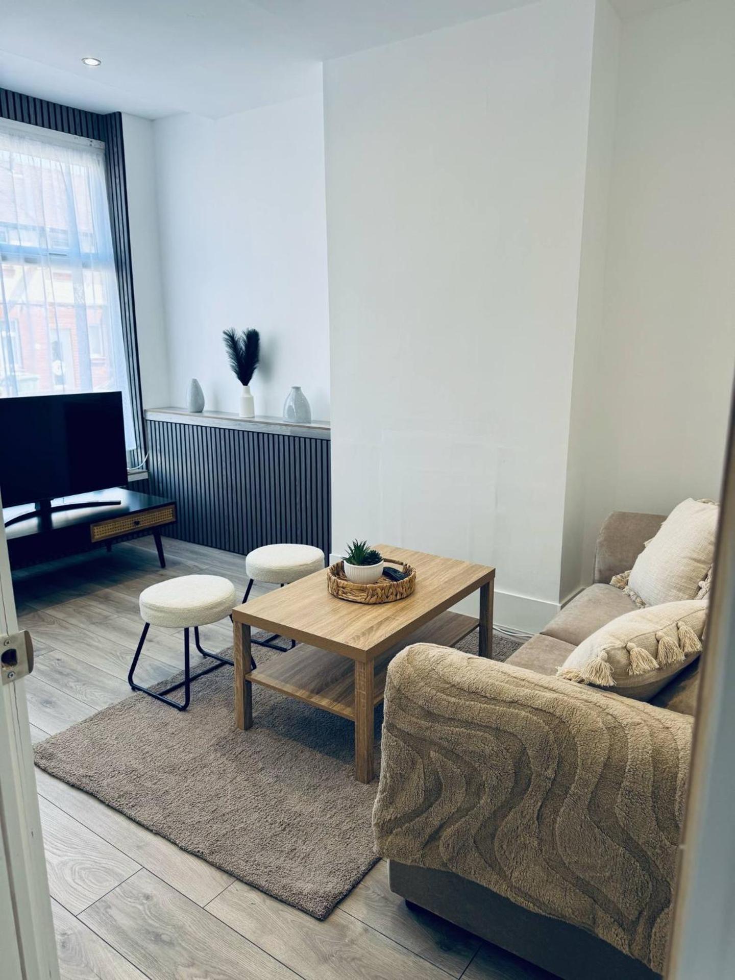 Sterling House - by Eazystays