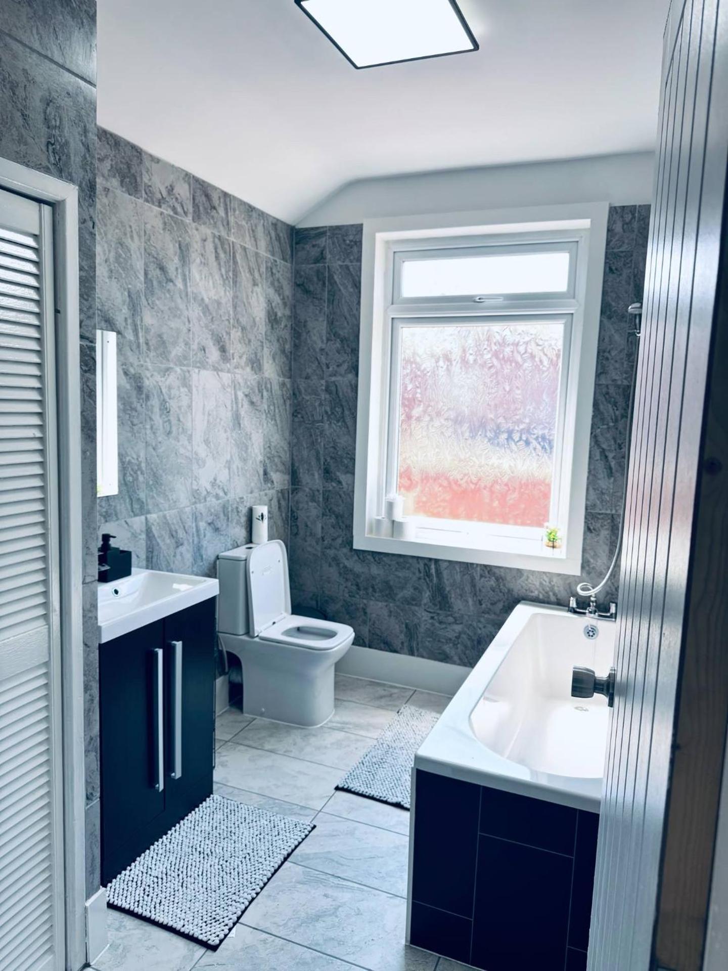 Sterling House - by Eazystays