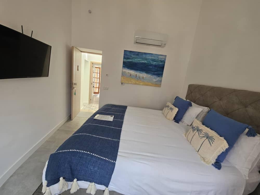 Eleven, Boutique luxury house & garden