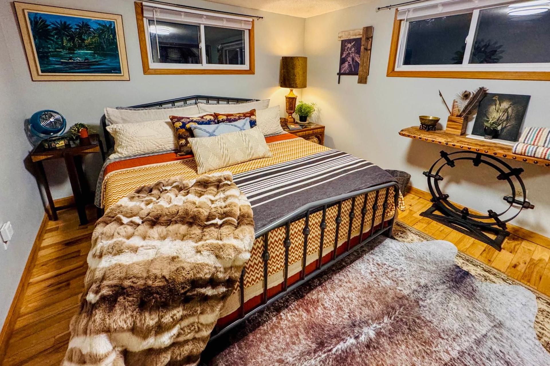 Hot Tub and Stone Fire Pit Smoky Mountain Oasis!