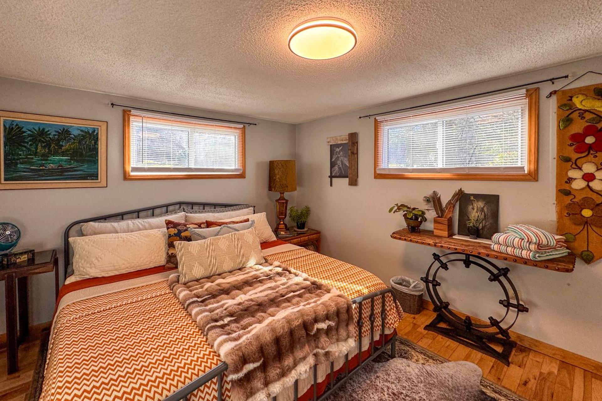 Hot Tub and Stone Fire Pit Smoky Mountain Oasis!