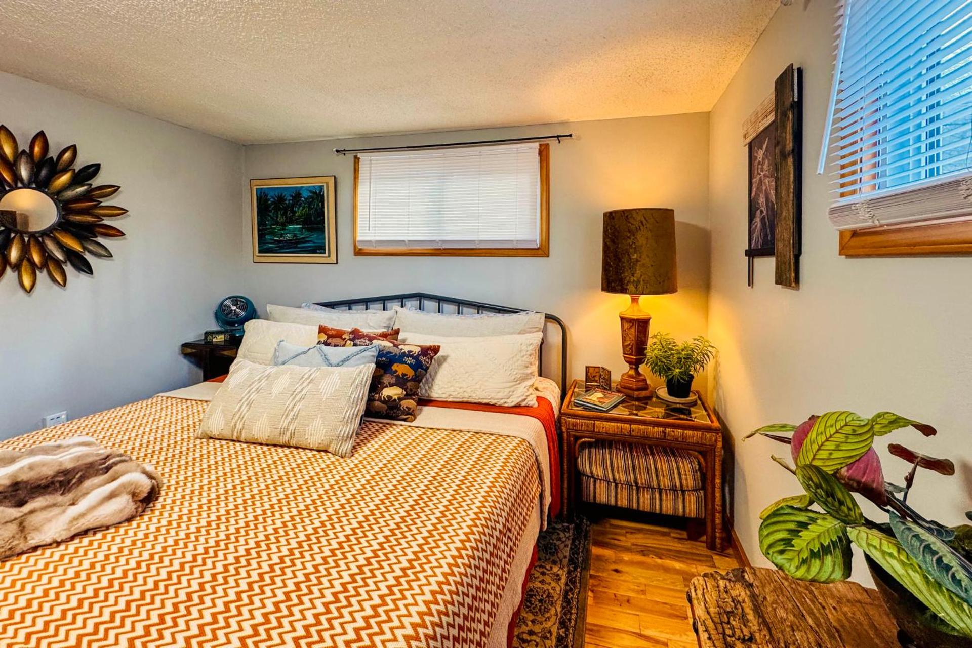 Hot Tub and Stone Fire Pit Smoky Mountain Oasis!