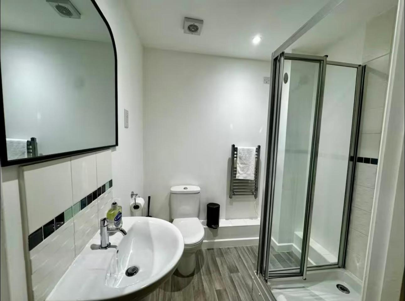 Blueberry Apartment with Free Parking & Near Station