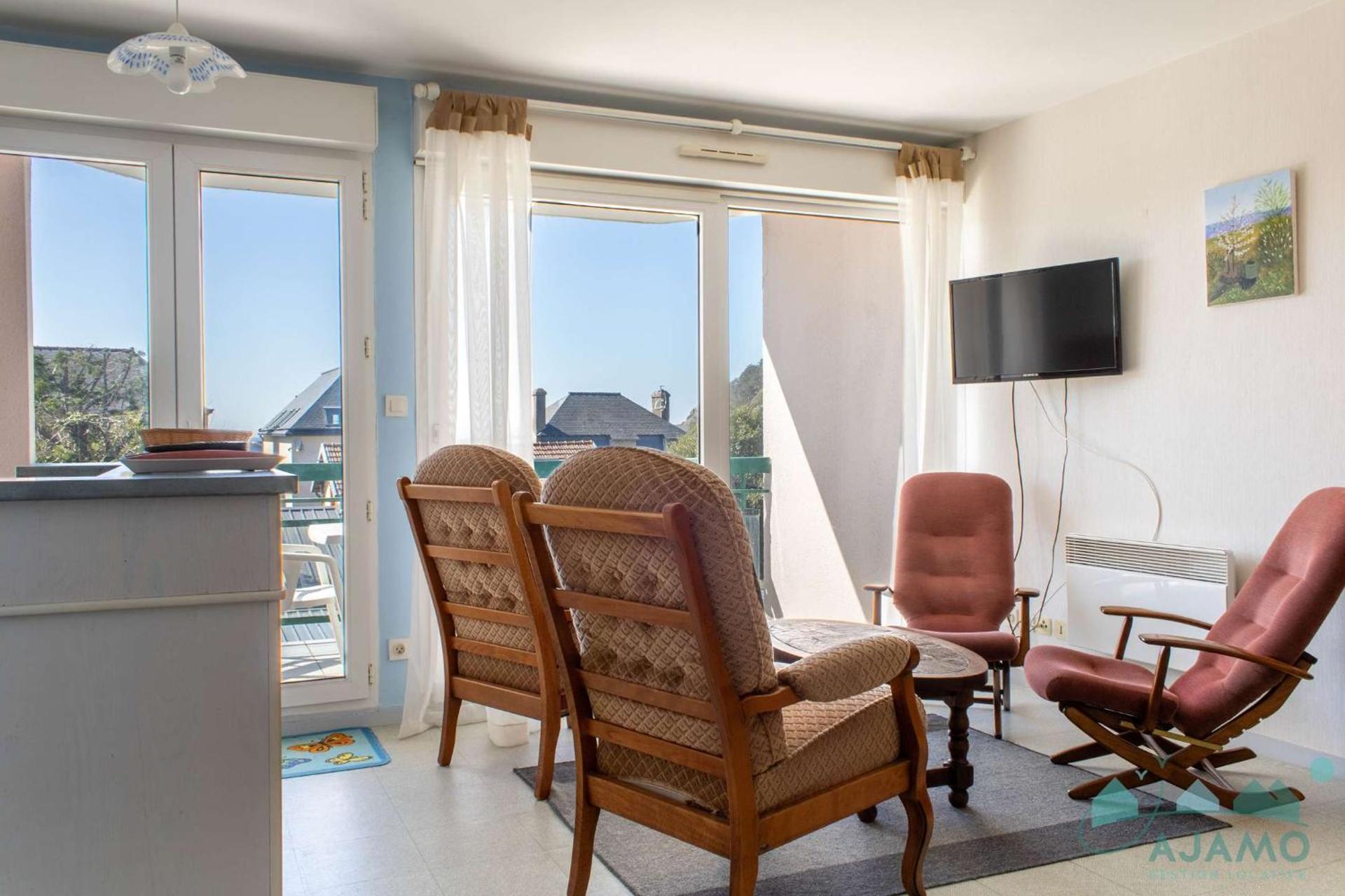 524 - A ERQUY, Immeuble tranquille CAP ARMOR située à 200M de la plage