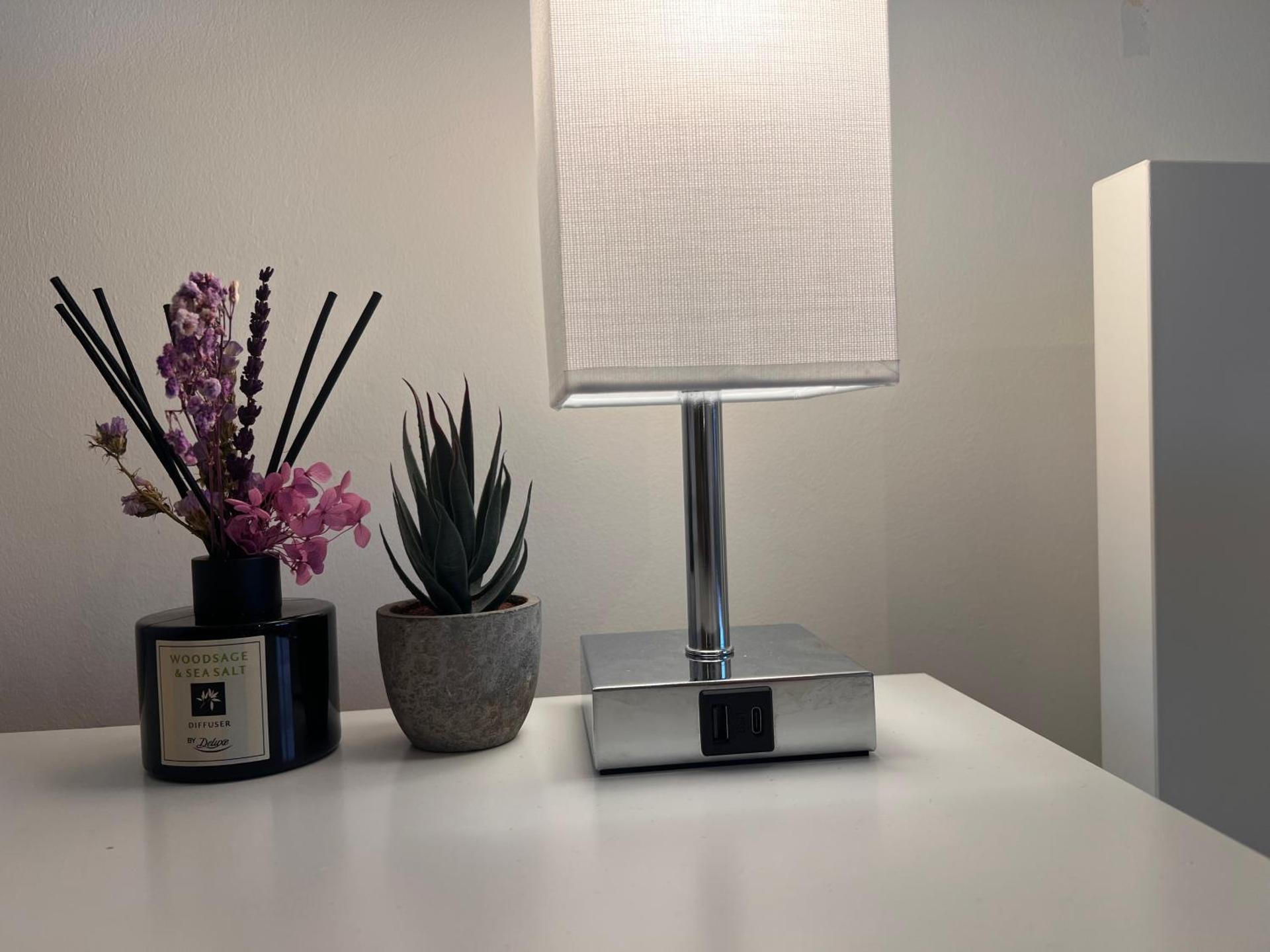 Exquisite City Centre Apartment - Recently refurbed - 2 Bed 2 Bath - Free Parking - Netflix Amazon Disney