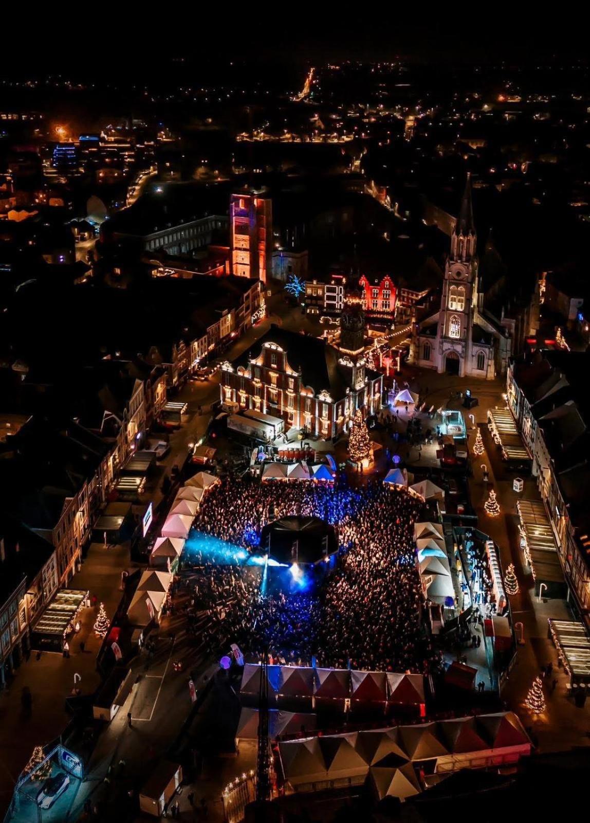 Heel Appartement 90m2 met 2 slaapkamers woonkamer Keuken badkamer privé garage