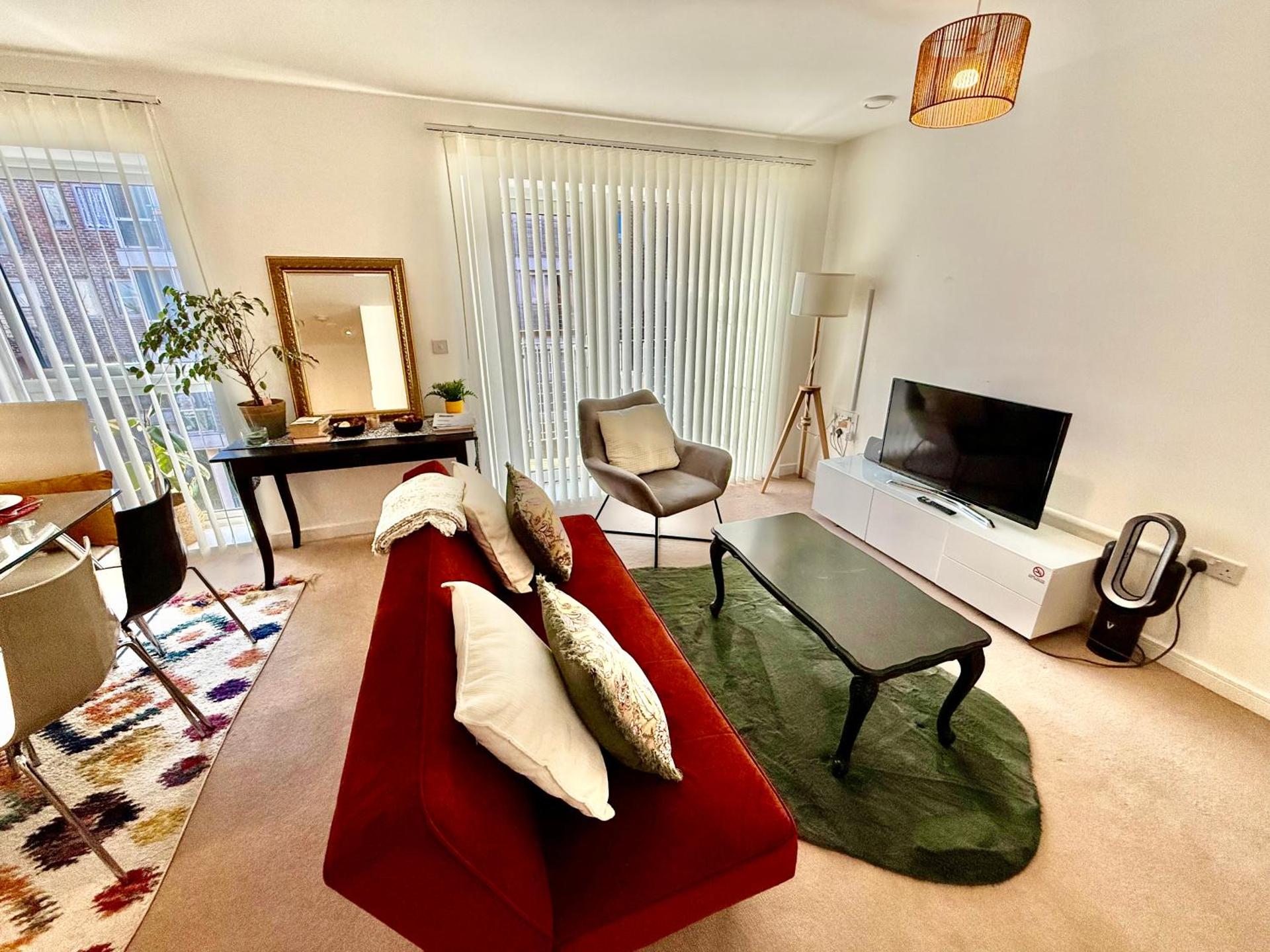 Issara Apartments 49 - Great location & Private Parking