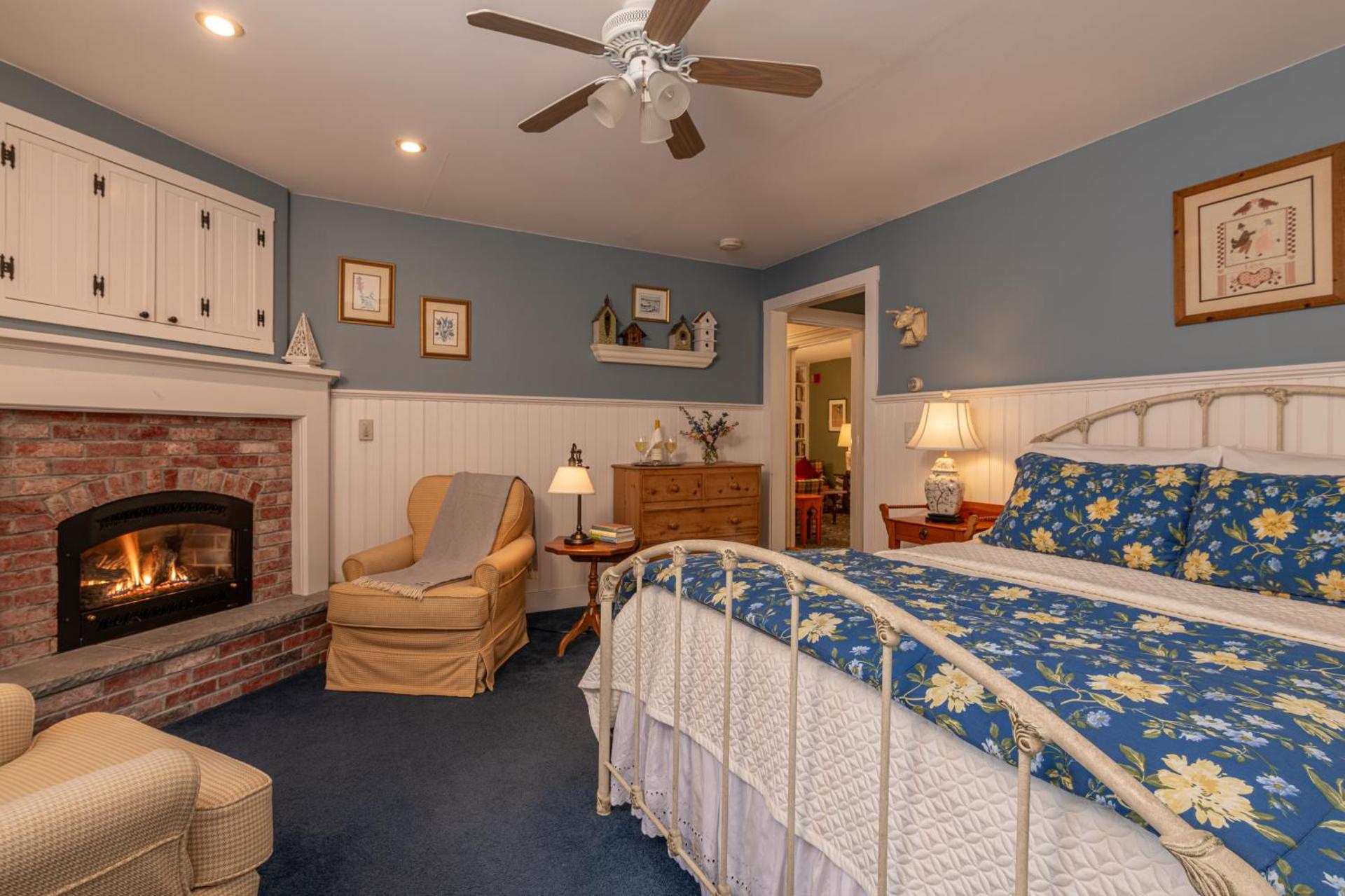 Queen Room with Spa Bath