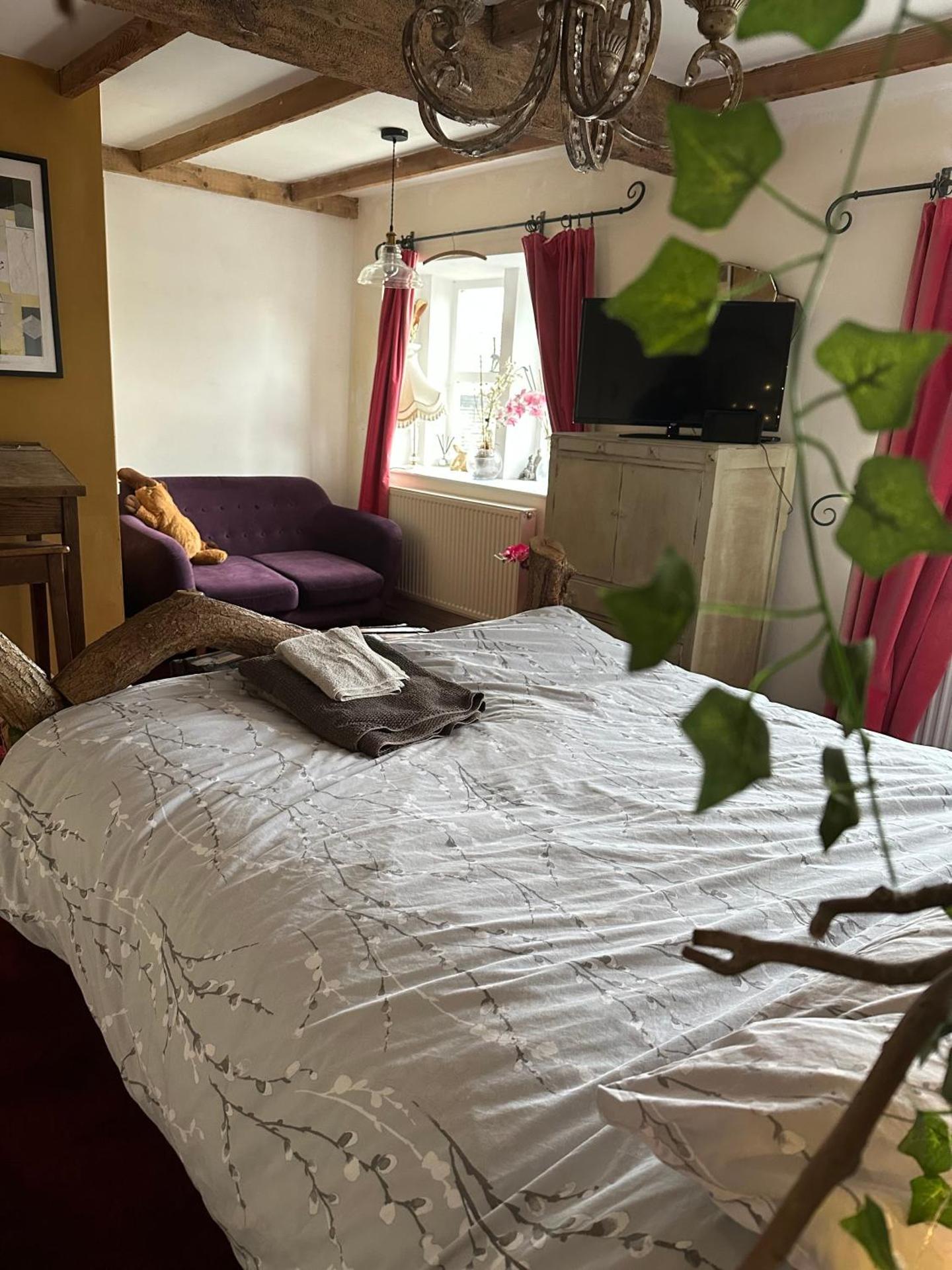 Quirky Homestay Cottage With 2 Bedrooms with Guest Lounge 8 mins from Holmfirth