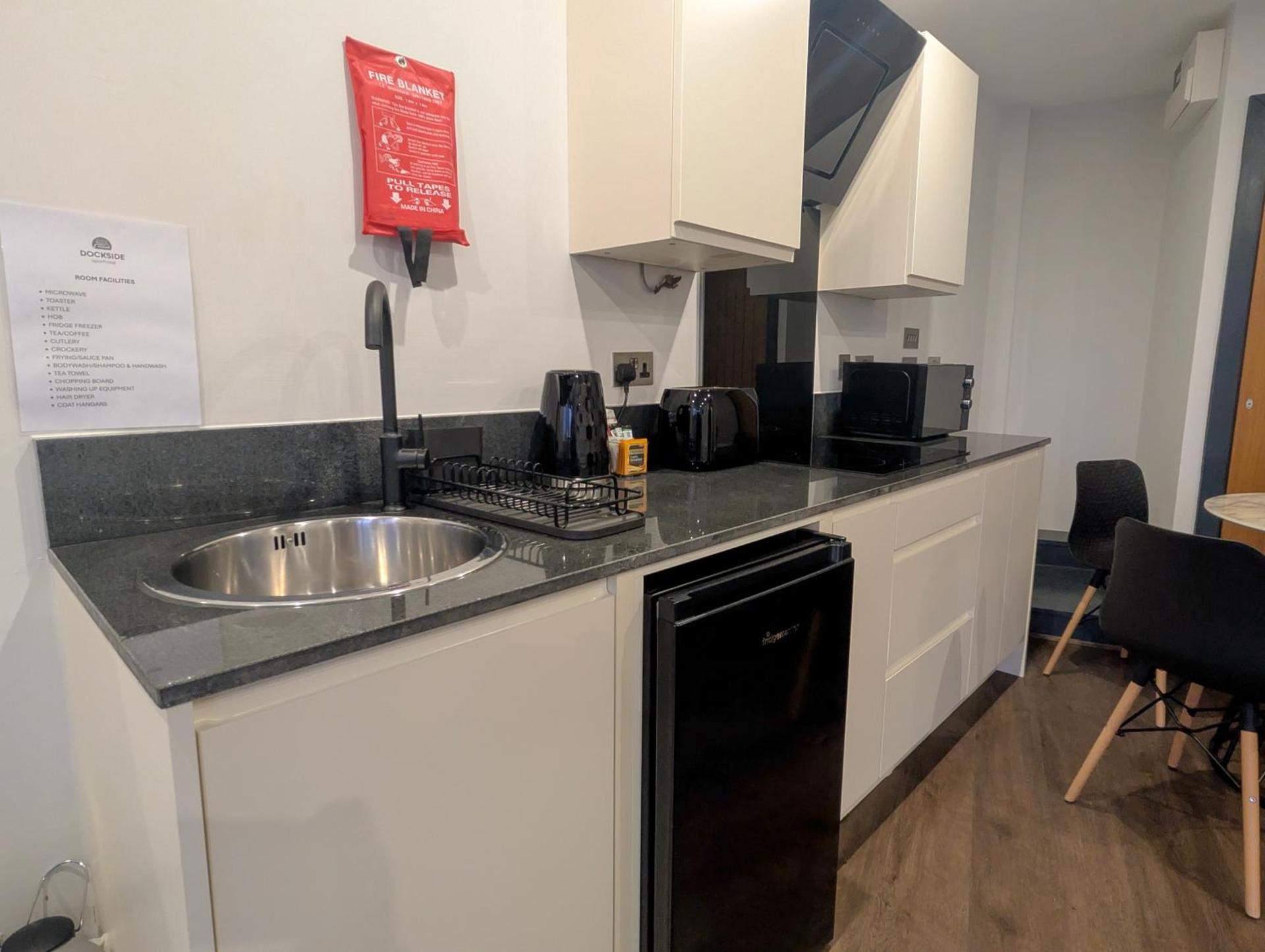 One-Bedroom Apartment with One Double Bed and Sofa Bed - Walk-In Shower/Non-Smoking