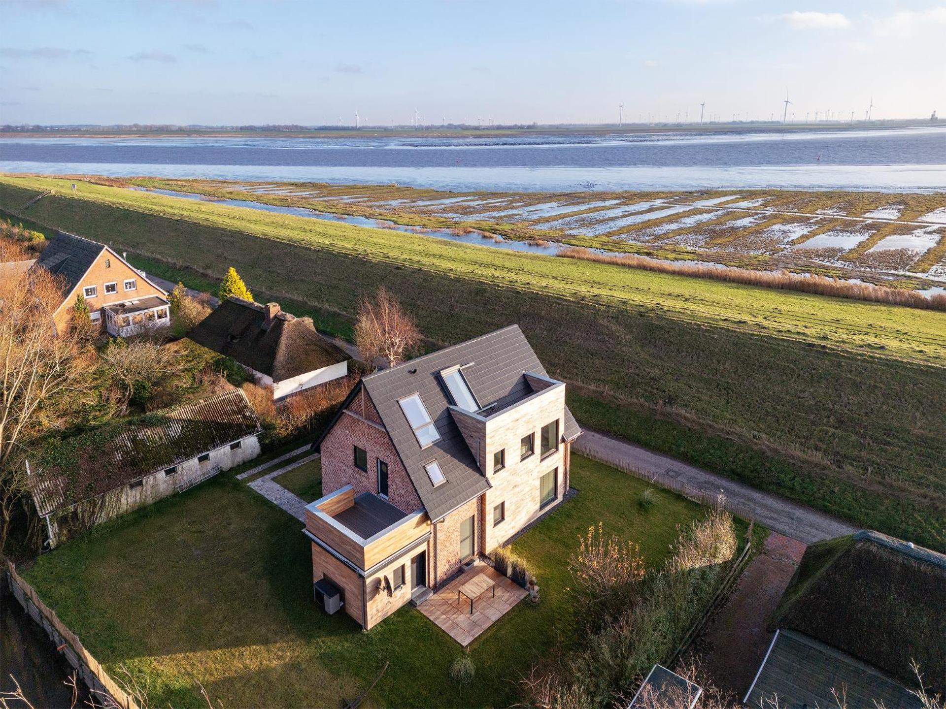 Deichkoje12 Deck 1 EG direkt am Eiderdeich nur 7 km bis zur Nordsee und 20 Min bis Sankt Peter Ording