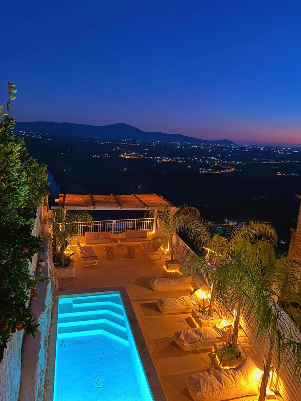 OIKOS Guesthouse & Rooftop