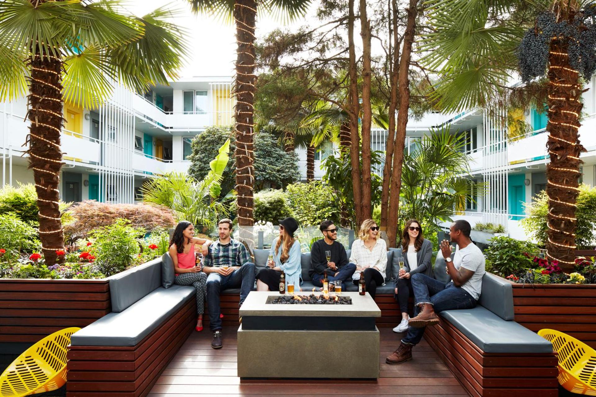 Communal lounge/ TV room