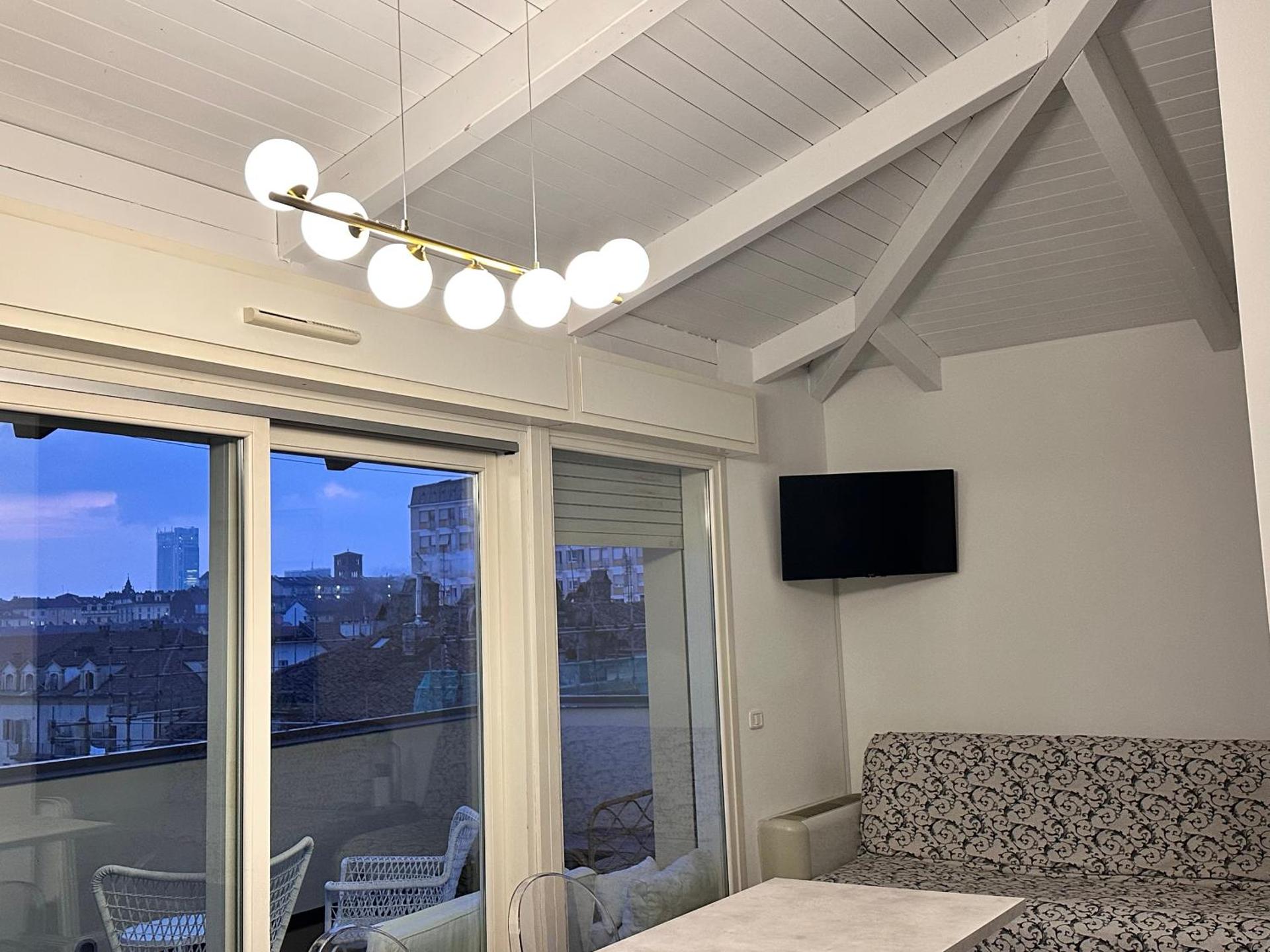 A casa di Manu - nuovissimo attico con terrazzo e box