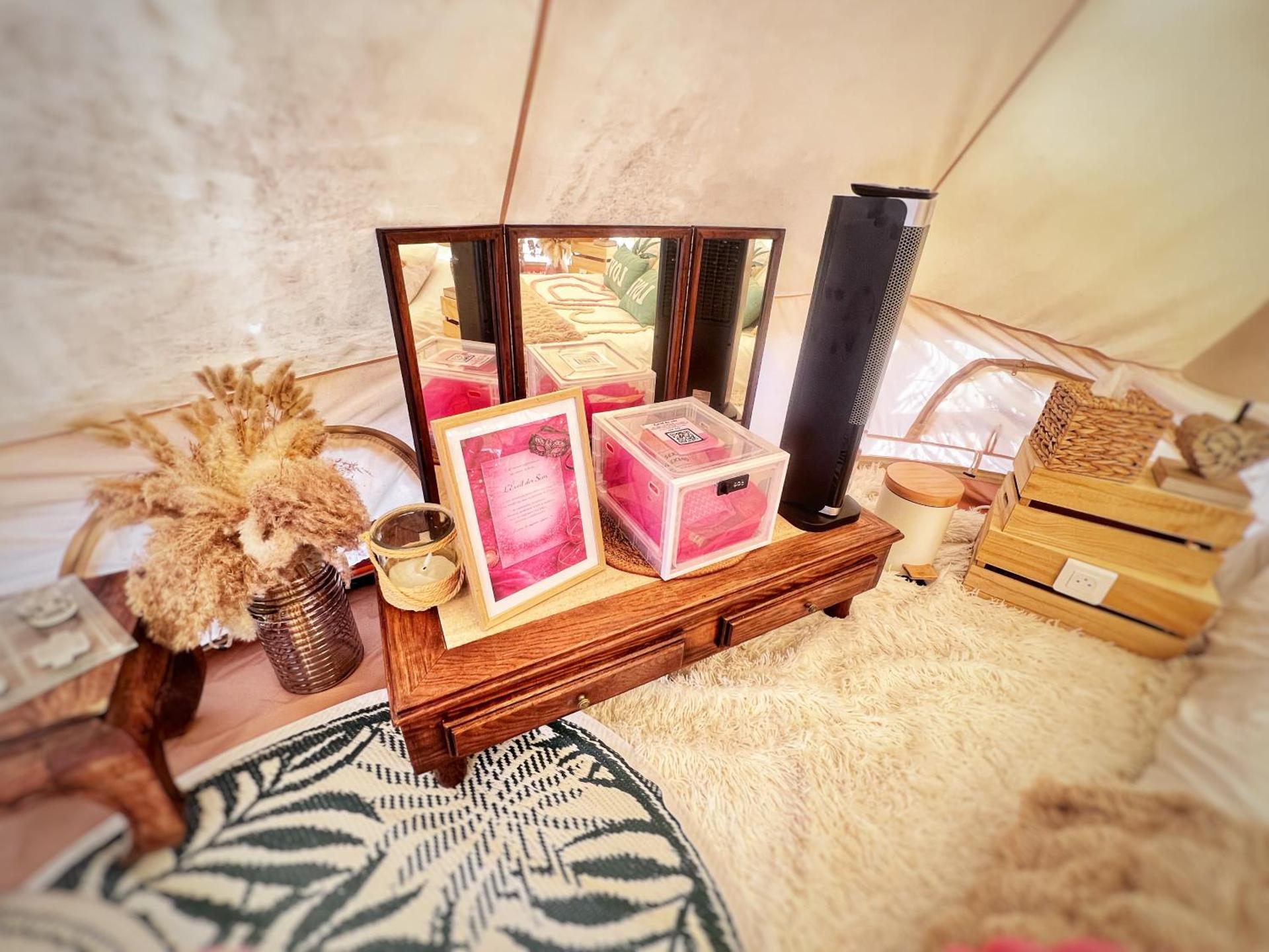 LOVE ROOM Tente chauffée Lodge spa MFG chez C&C, exclusivement réservée aux ADULTES