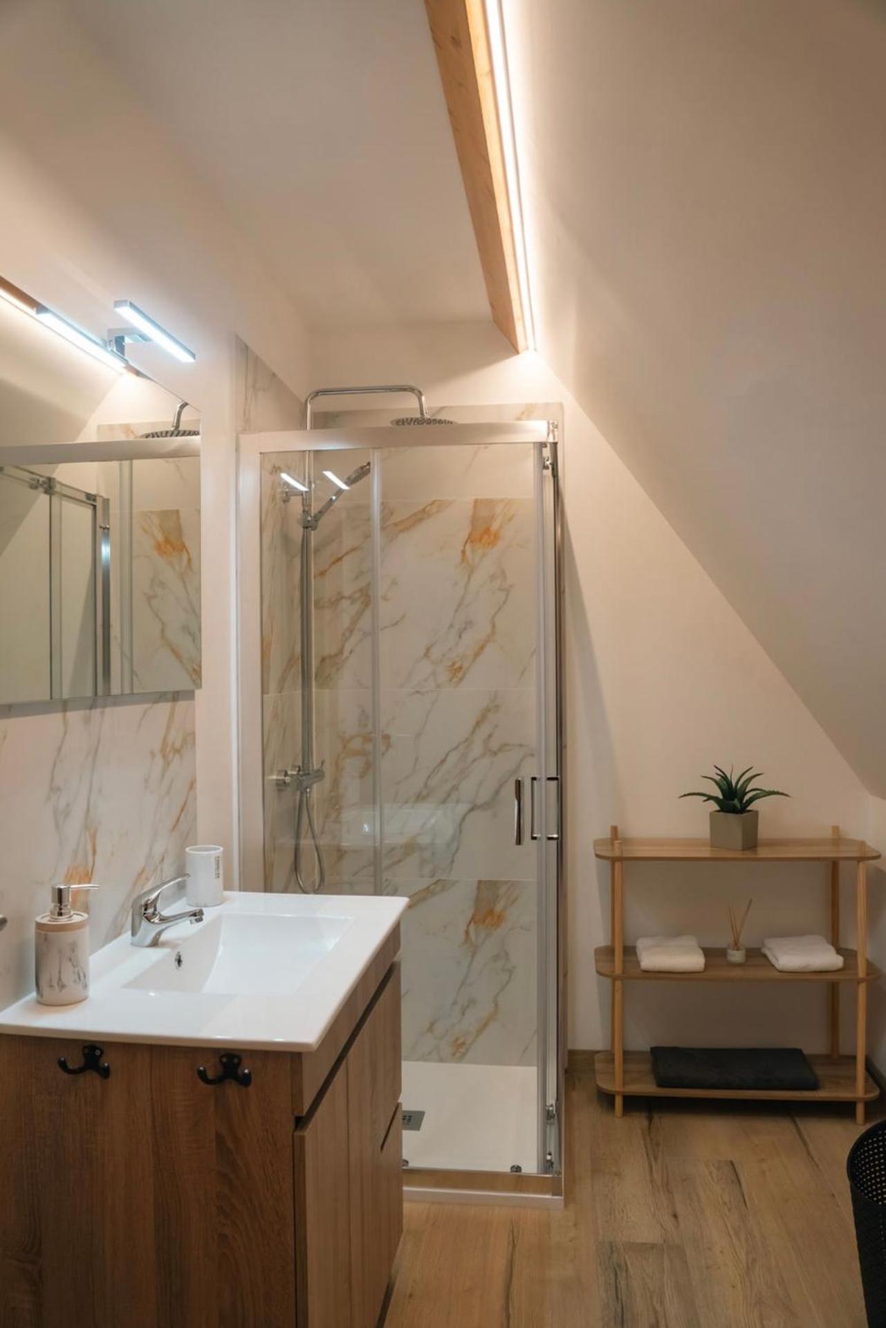 Chalés Luna in rio A-Frame WI-FI Fibra aquecimento vista rio e montanha PNPGerês