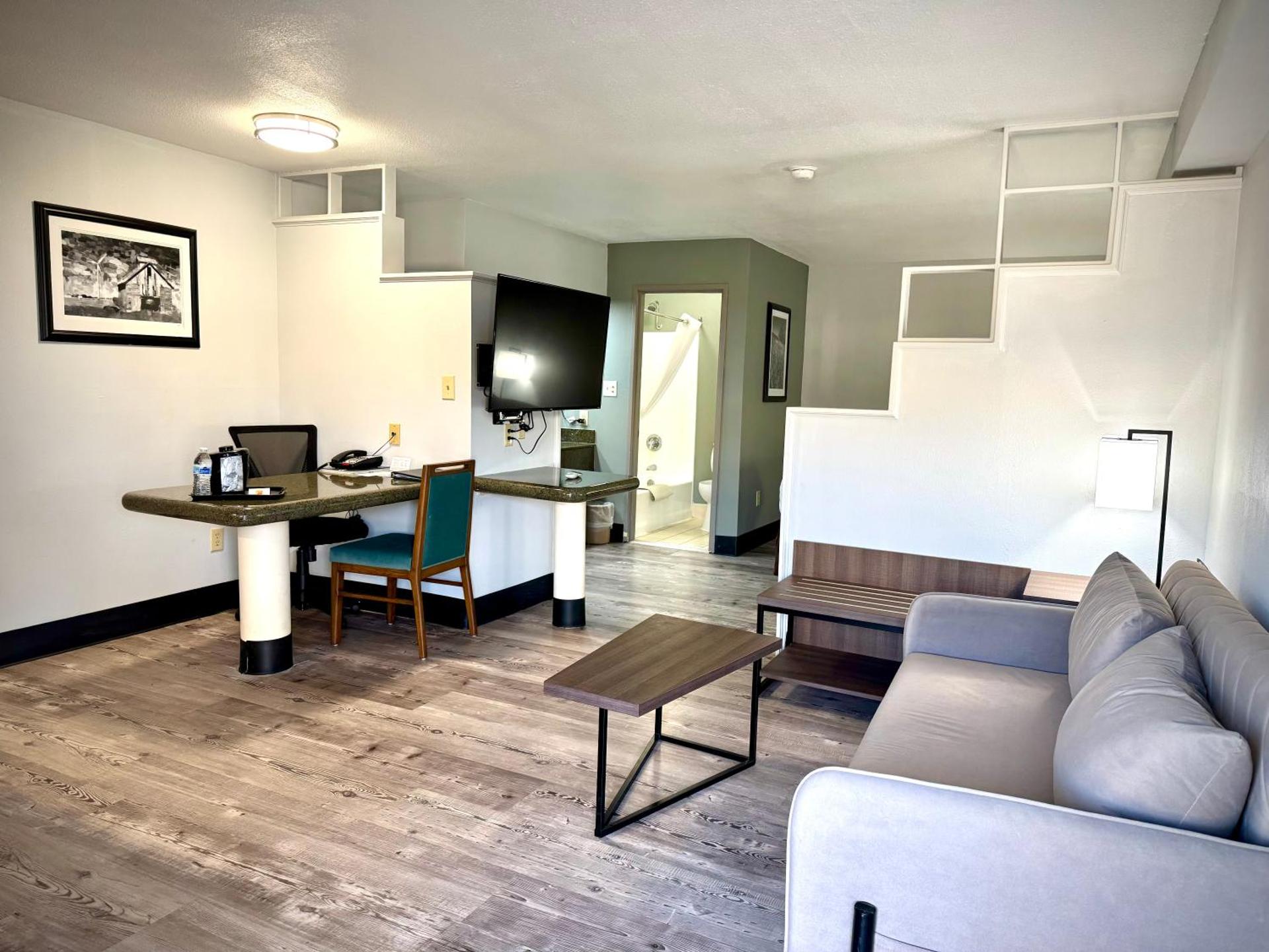 Super 8 by Wyndham Clovis