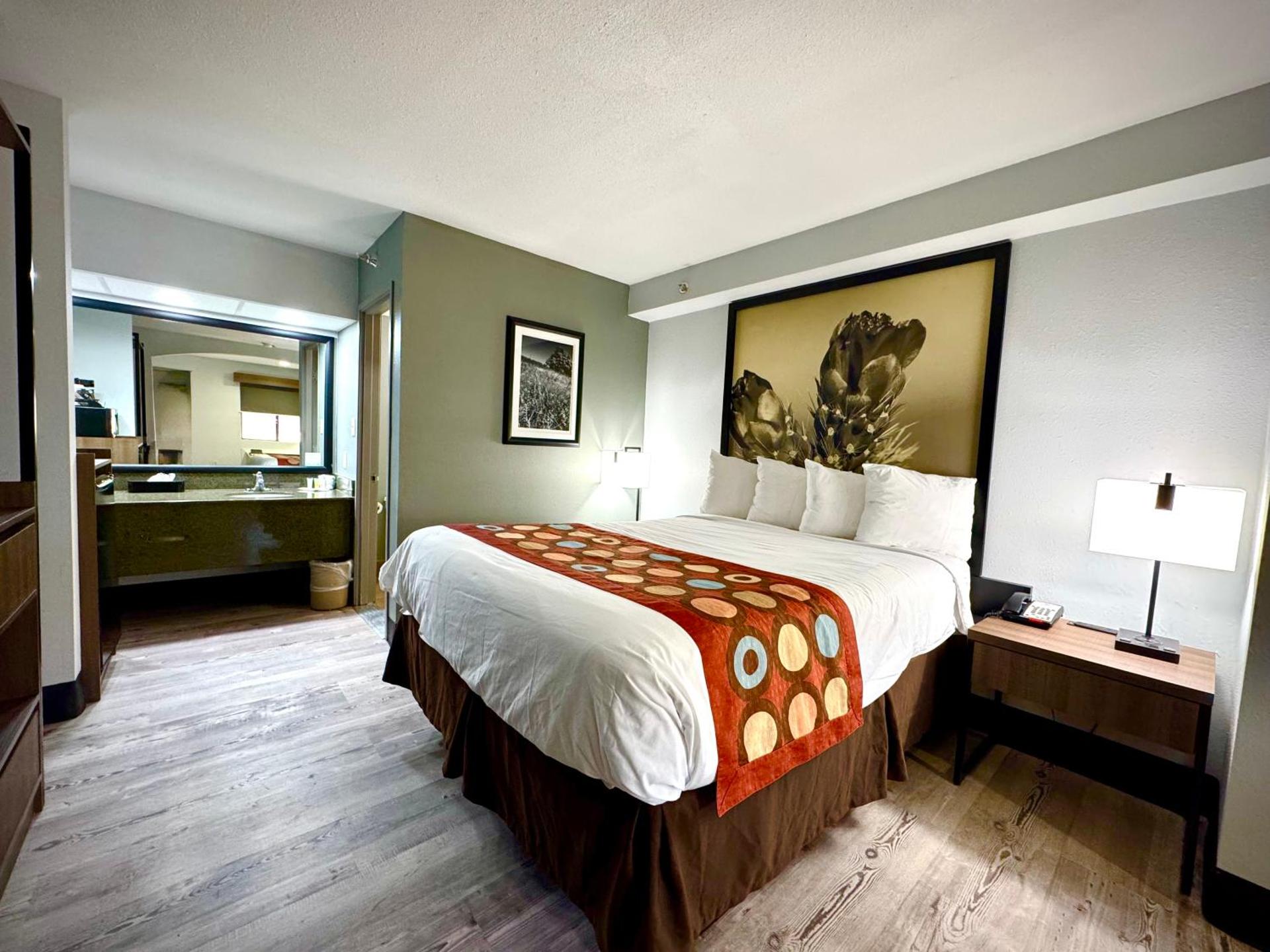 Super 8 by Wyndham Clovis