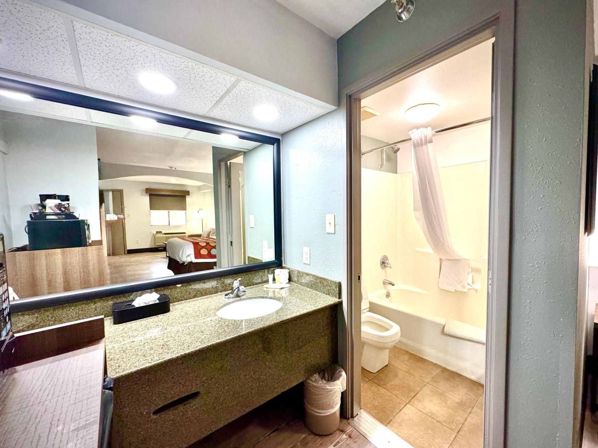 Super 8 by Wyndham Clovis