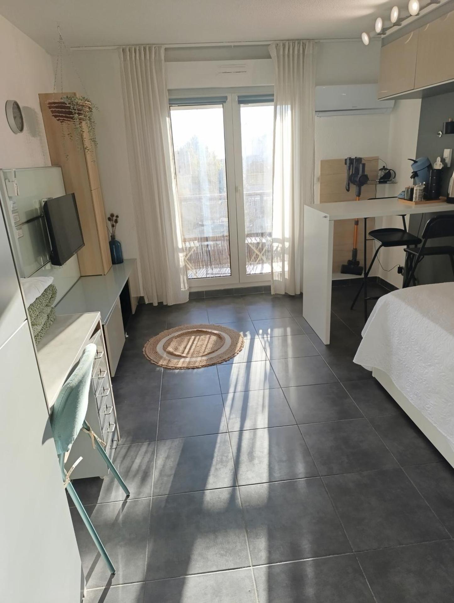 CADUCÉE Studio climatisé balcon ensoleillé parking proche Montpellier