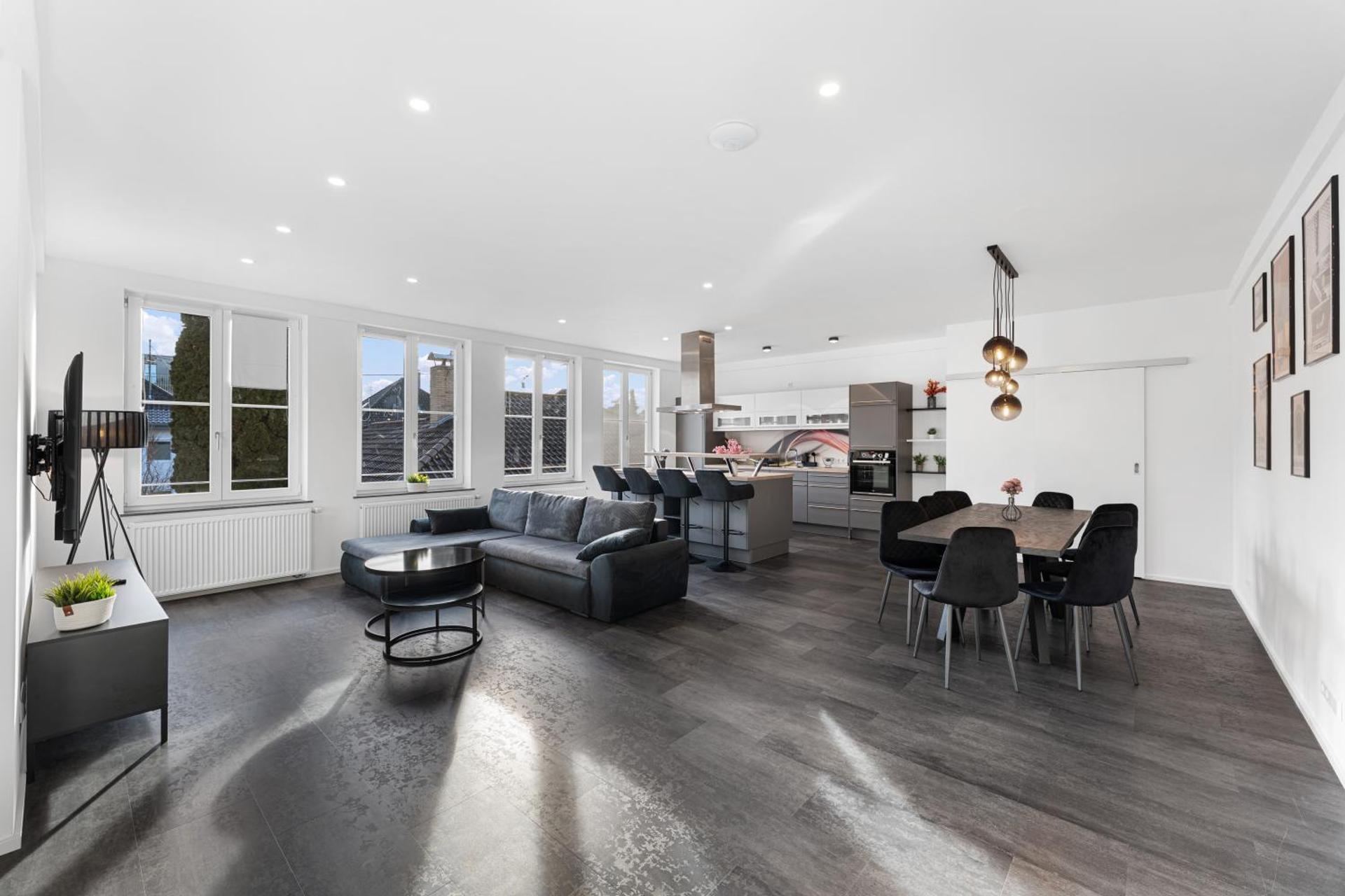 Iller Homes Memmingen - Moderne Fewos mit Terrasse für bis zu 7 Pers mit Parkplätzen