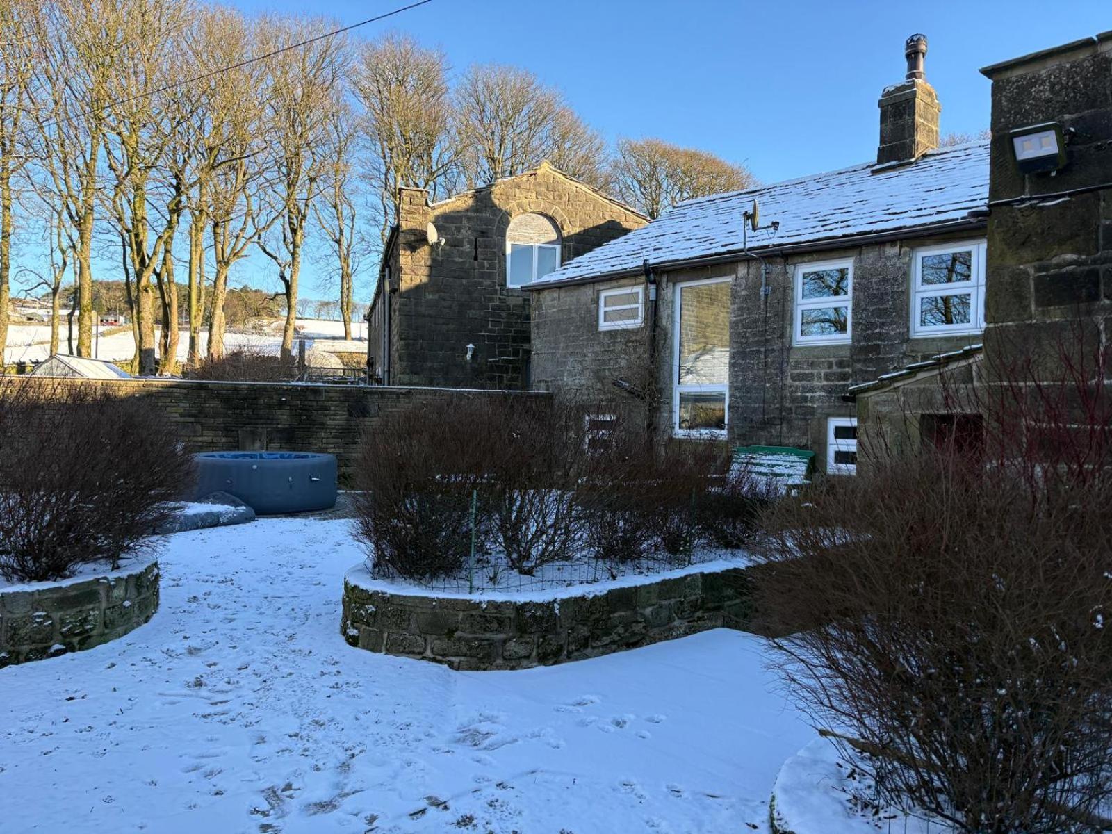 The Bronte Moor Retreat - 3 Bed, Pet Friendly Cottage - Stunning Views - Hot Tub
