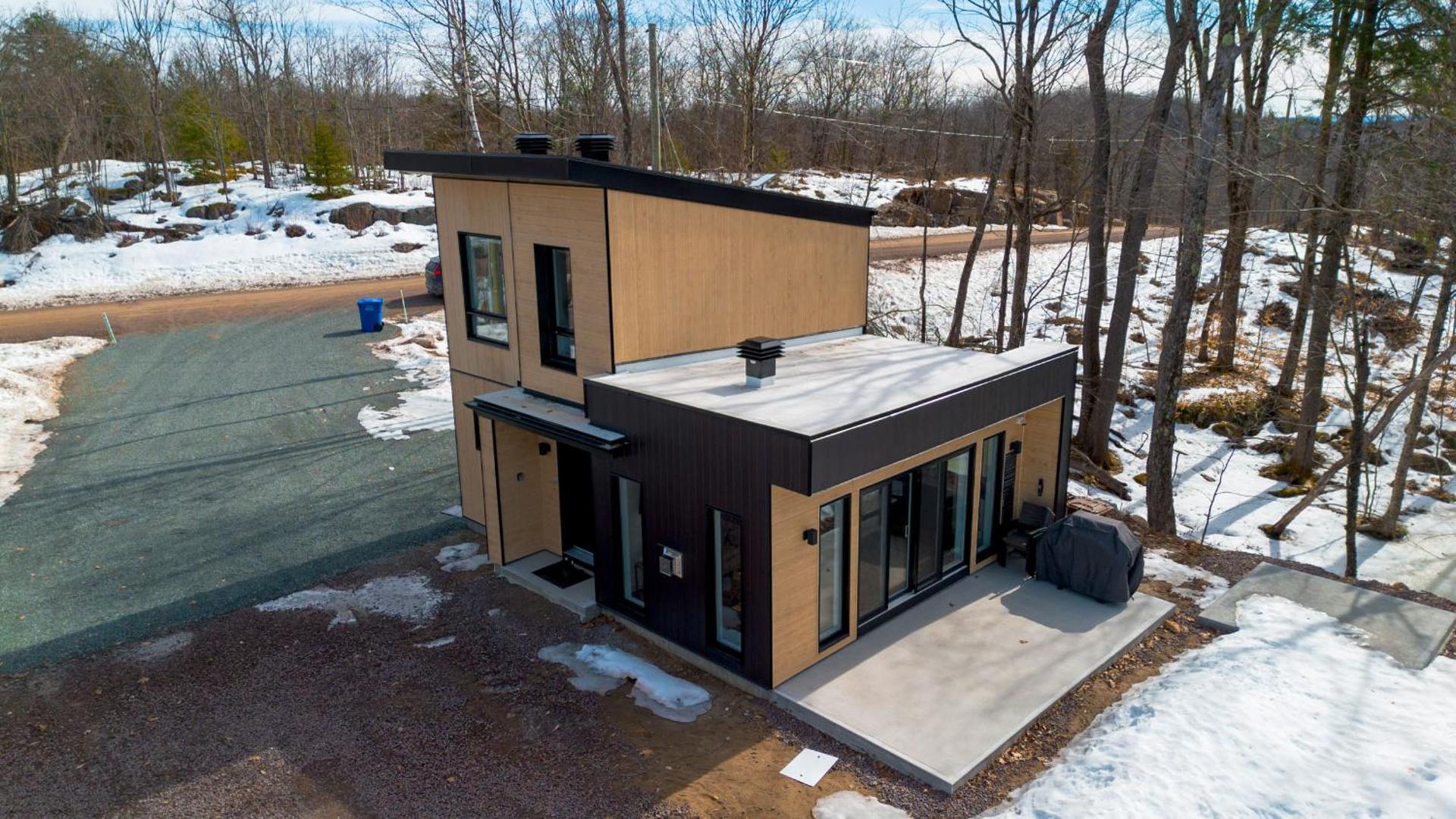 Chalet Élios , Private Hot Tub & Games, Ski