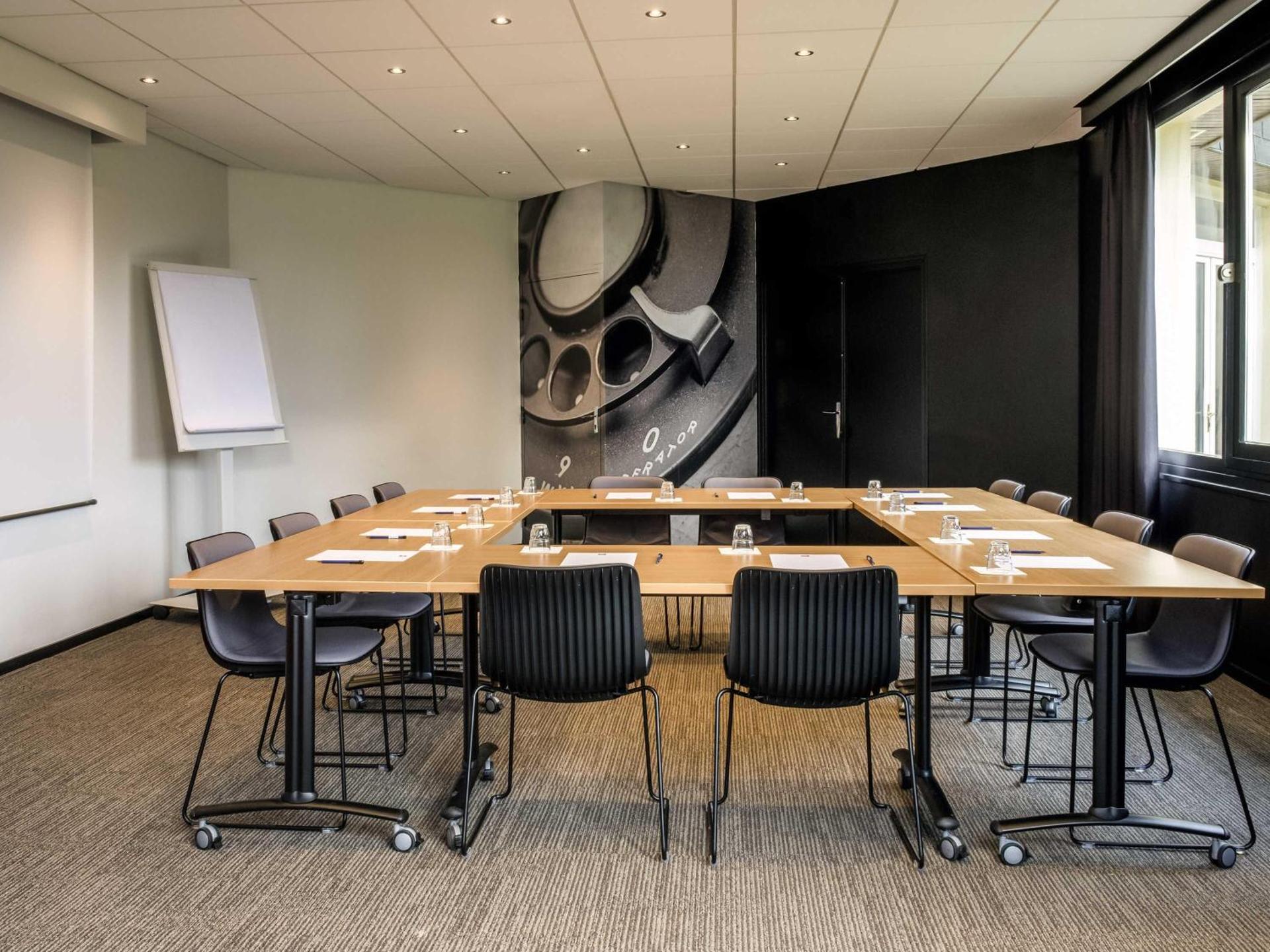 Meeting/conference room