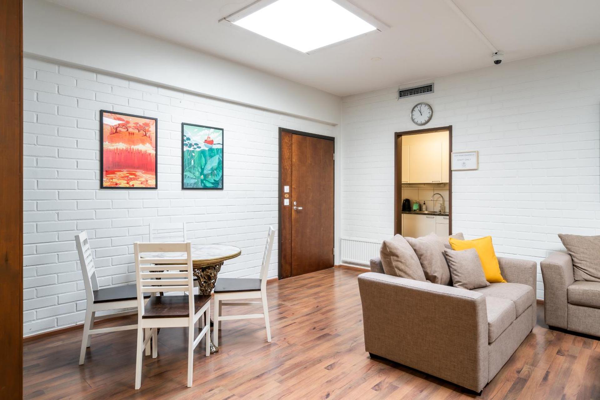 Communal lounge/ TV room