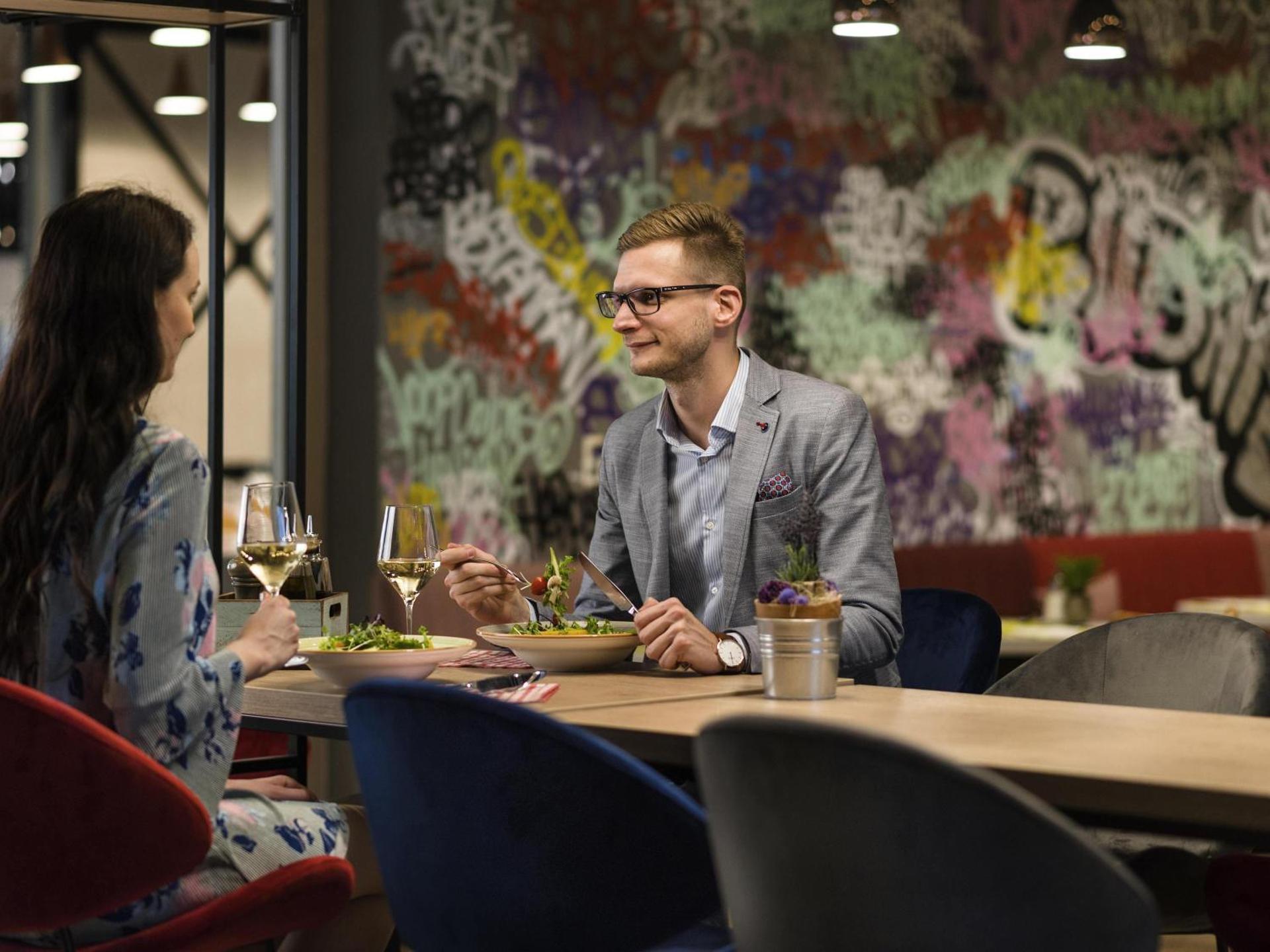 Restaurant/places to eat