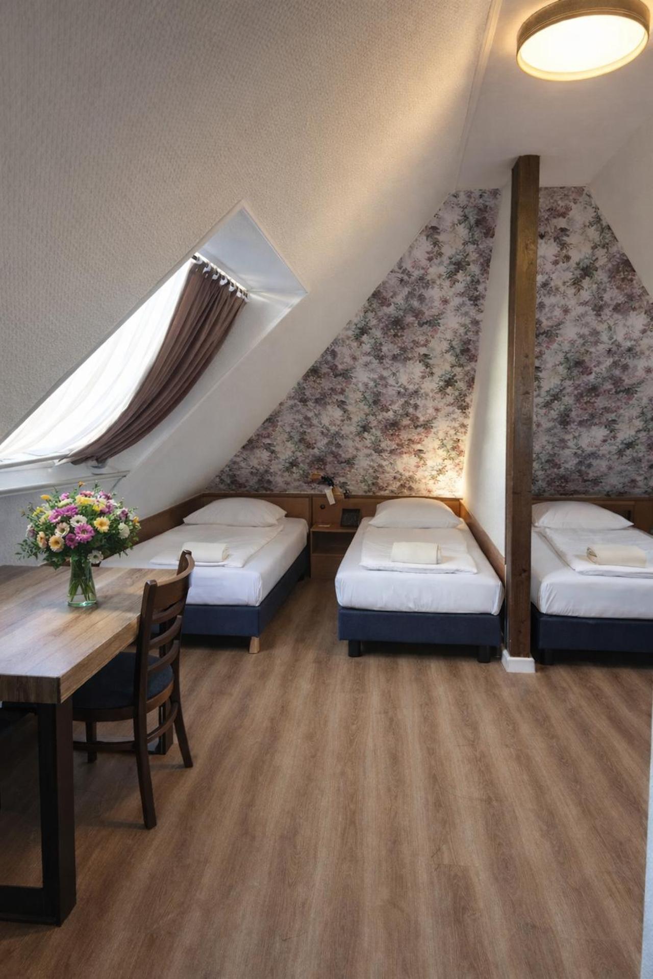 Neljän hengen huone