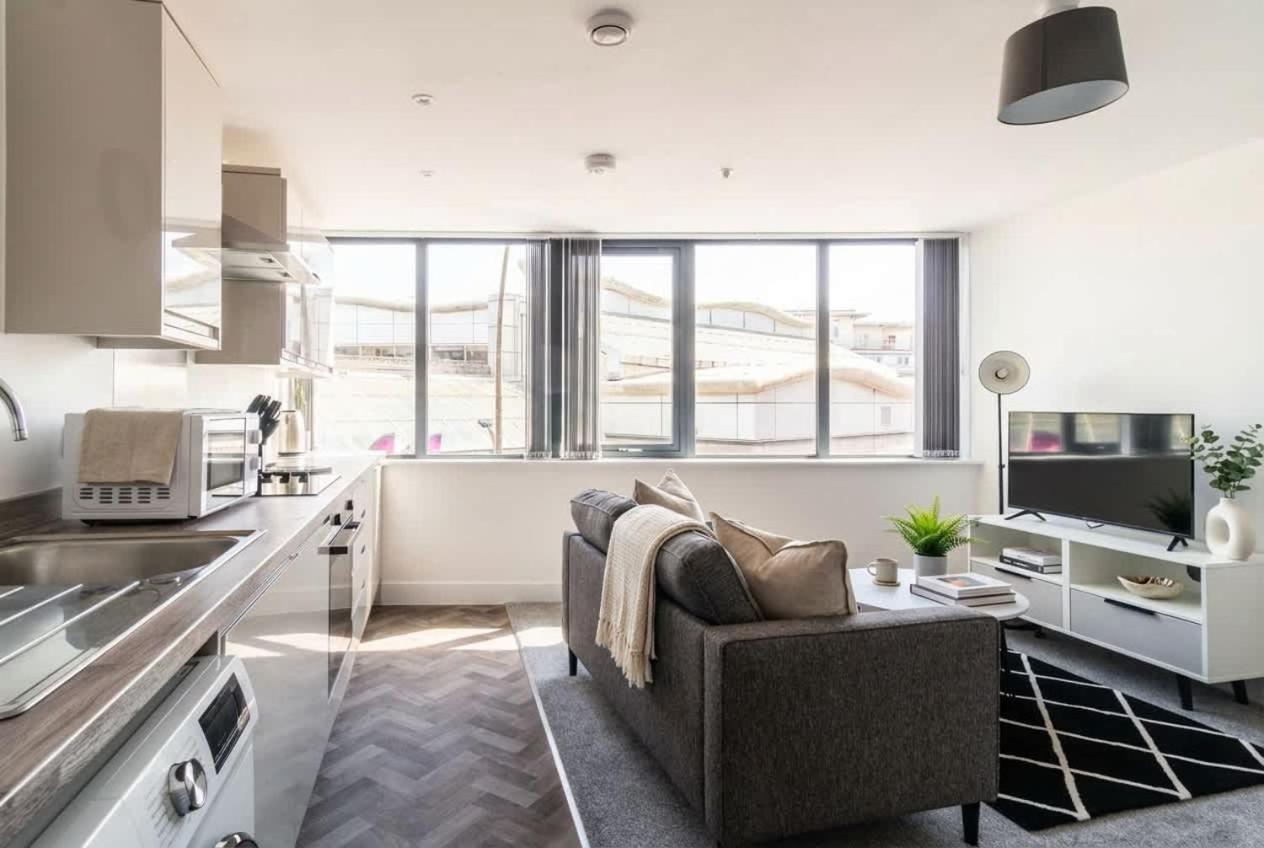 Bright 1 Bed Apartment in Central Wrexham