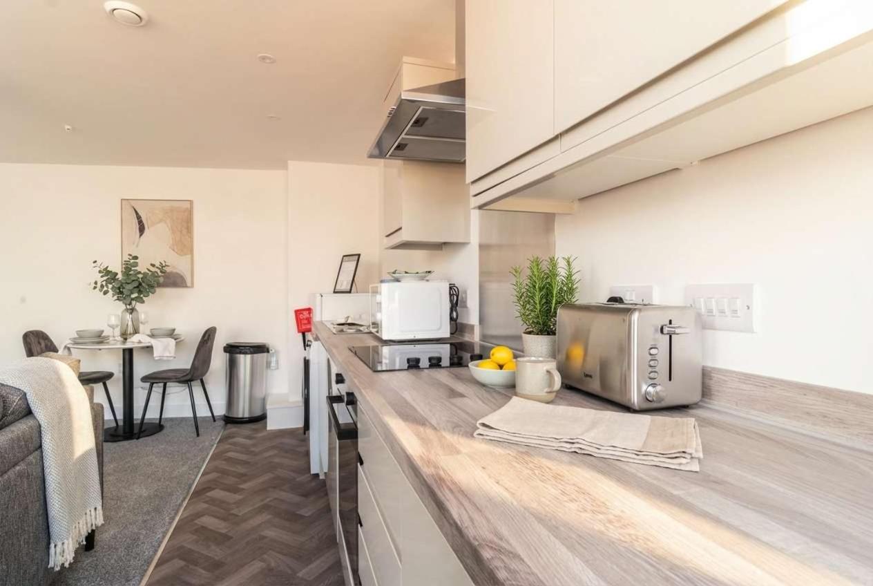 Bright 1 Bed Apartment in Central Wrexham