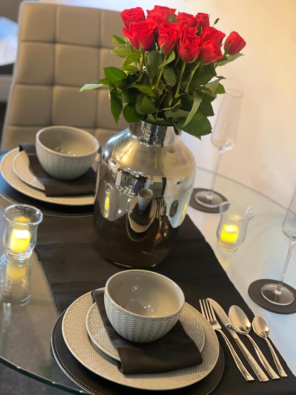 Winter Serviced 1 BED APARTMENT - Free WIFI - Free Parking - Smart TV