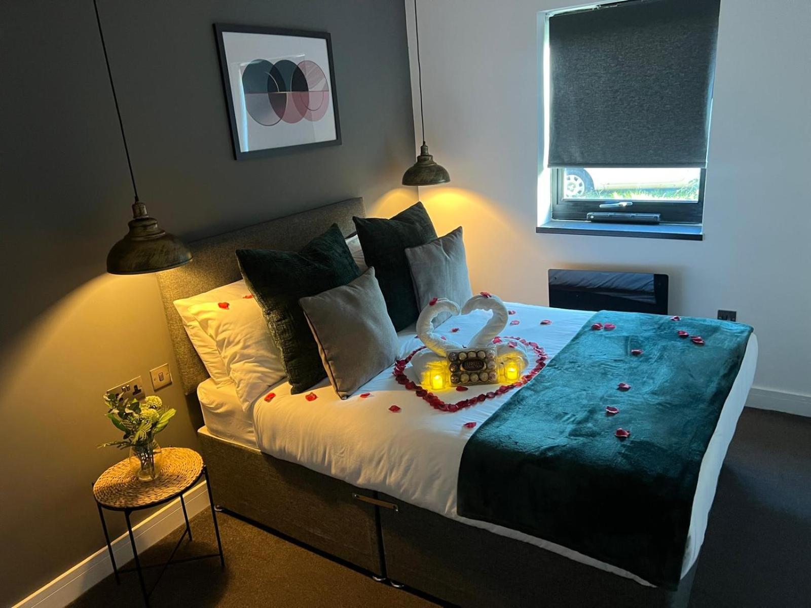 Winter Serviced 1 BED APARTMENT - Free WIFI - Free Parking - Smart TV