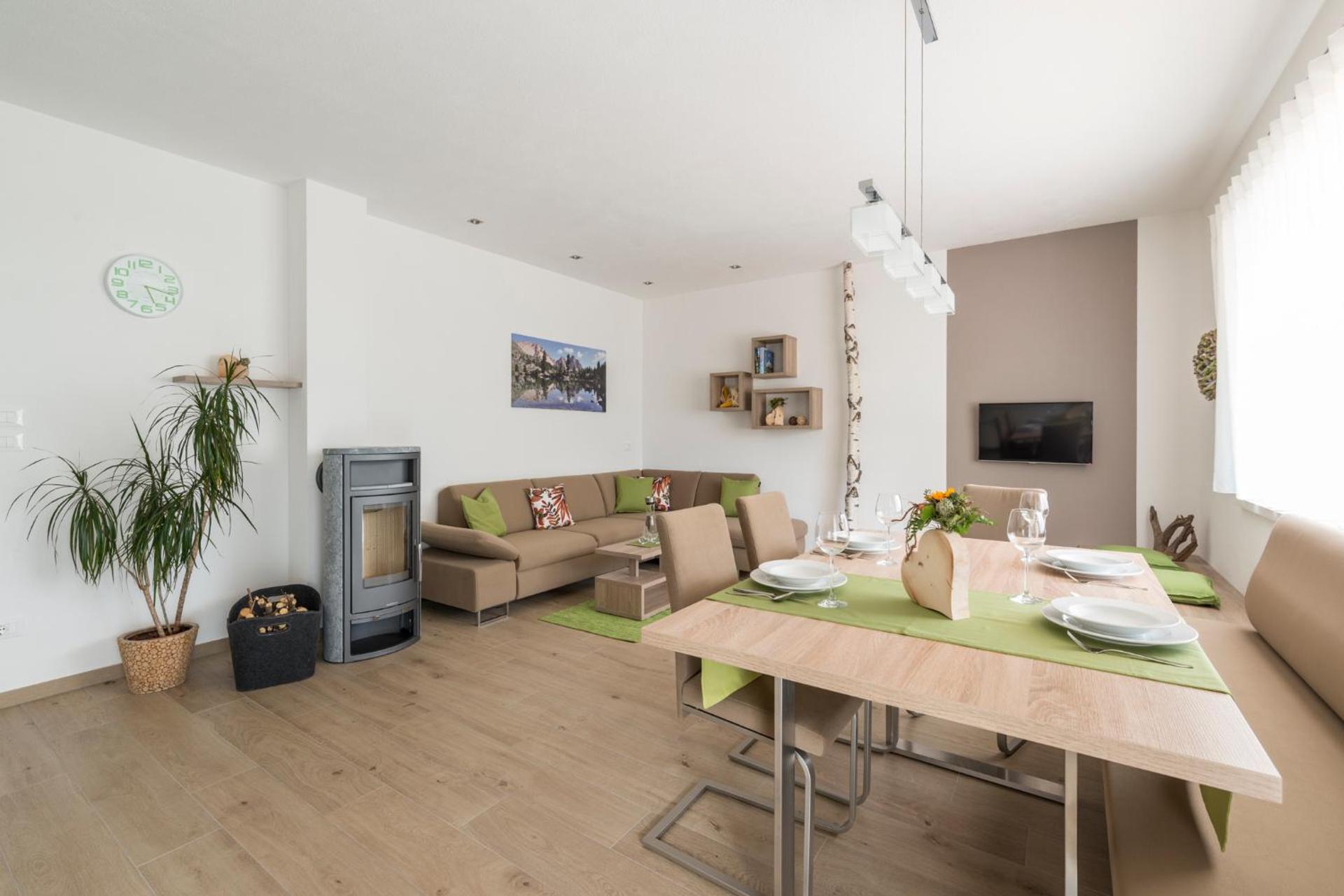 Communal lounge/ TV room