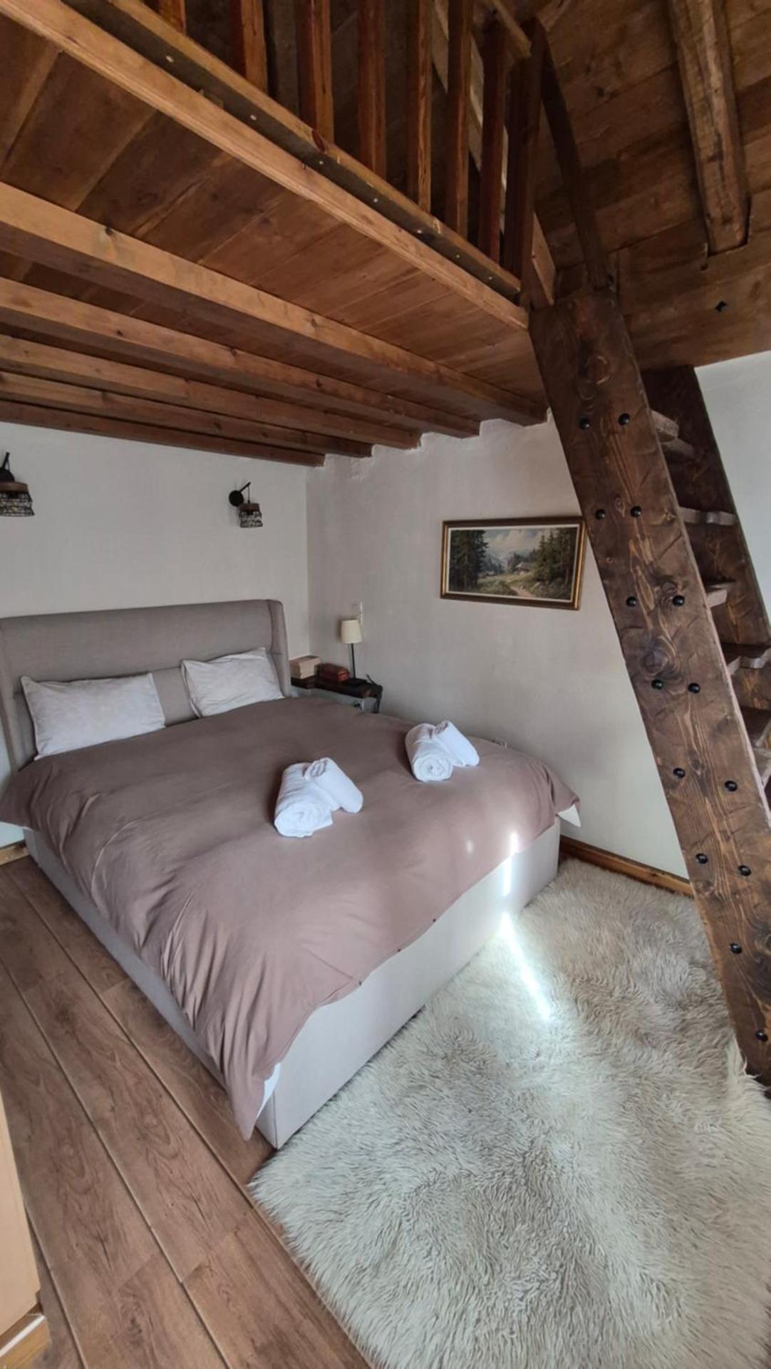 The House in the Cobbled Road