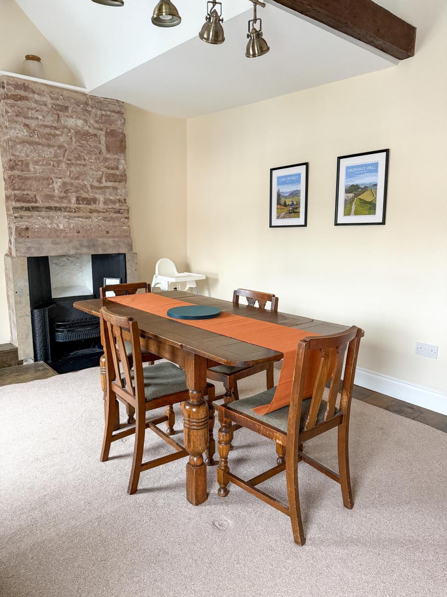 Penthouse Retreat - 2 bed flat, sleeps 4 - Brampton Town Centre, Hadrians Wall
